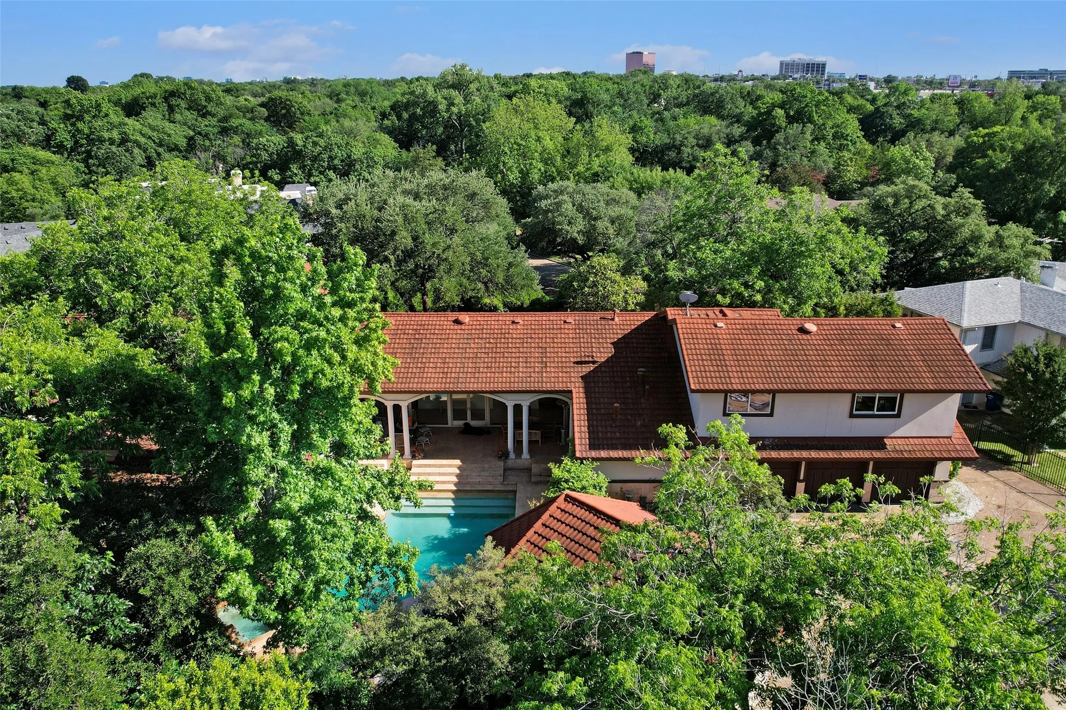 Single Family Residence For Sale in Dallas County , 6181 Preston Creek Court, Dallas, Texas 75240, 5 Bedroom, 7 Bathroom, 3 Garage spaces, 7,894 Sqft, built in 1971, mls#21389096, Real Estate Agent in Dallas, Homes For Sale in Dallas county, Homes For Sale in Dallas, Realtor in Dallas Texas, Real Estate Brokerage Independent Realty Texas, Luminita Cordes Realtor