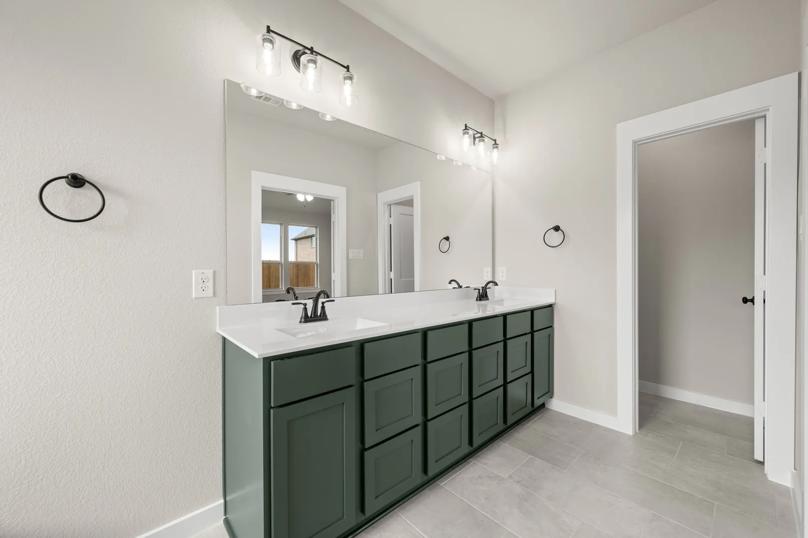 24_6900 Deadwood- Primary Suite-4