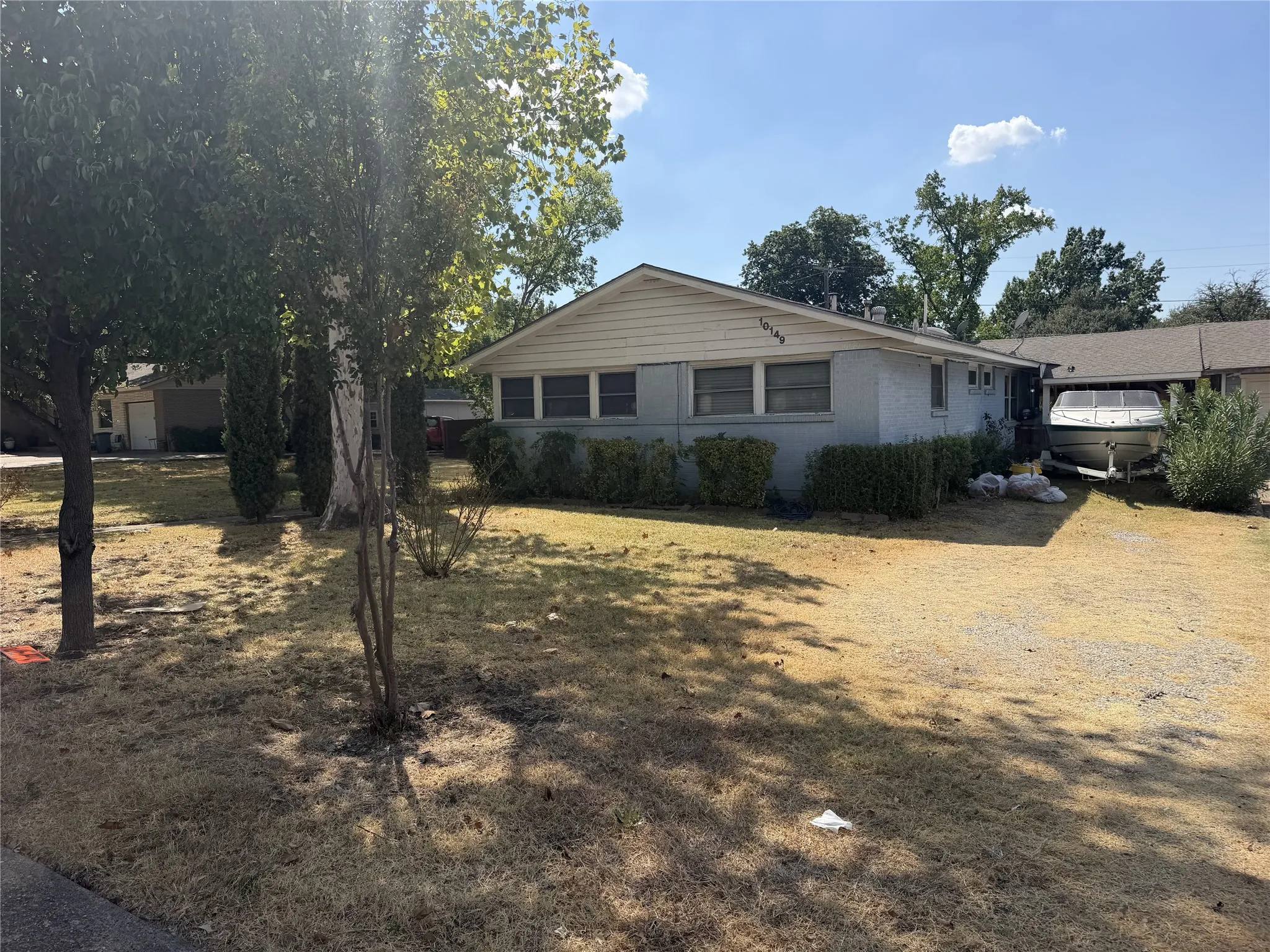 Single Family Residence For Sale in Dallas County , 10149 Marsh Lane, Dallas, Texas 75229, 4 Bedroom, 2 Bathroom, 2 Garage spaces, 1,839 Sqft, built in 1955, mls#21393278, Real Estate Agent in Dallas, Homes For Sale in Dallas county, Homes For Sale in Dallas, Realtor in Dallas Texas, Real Estate Brokerage Independent Realty Texas, Luminita Cordes Realtor