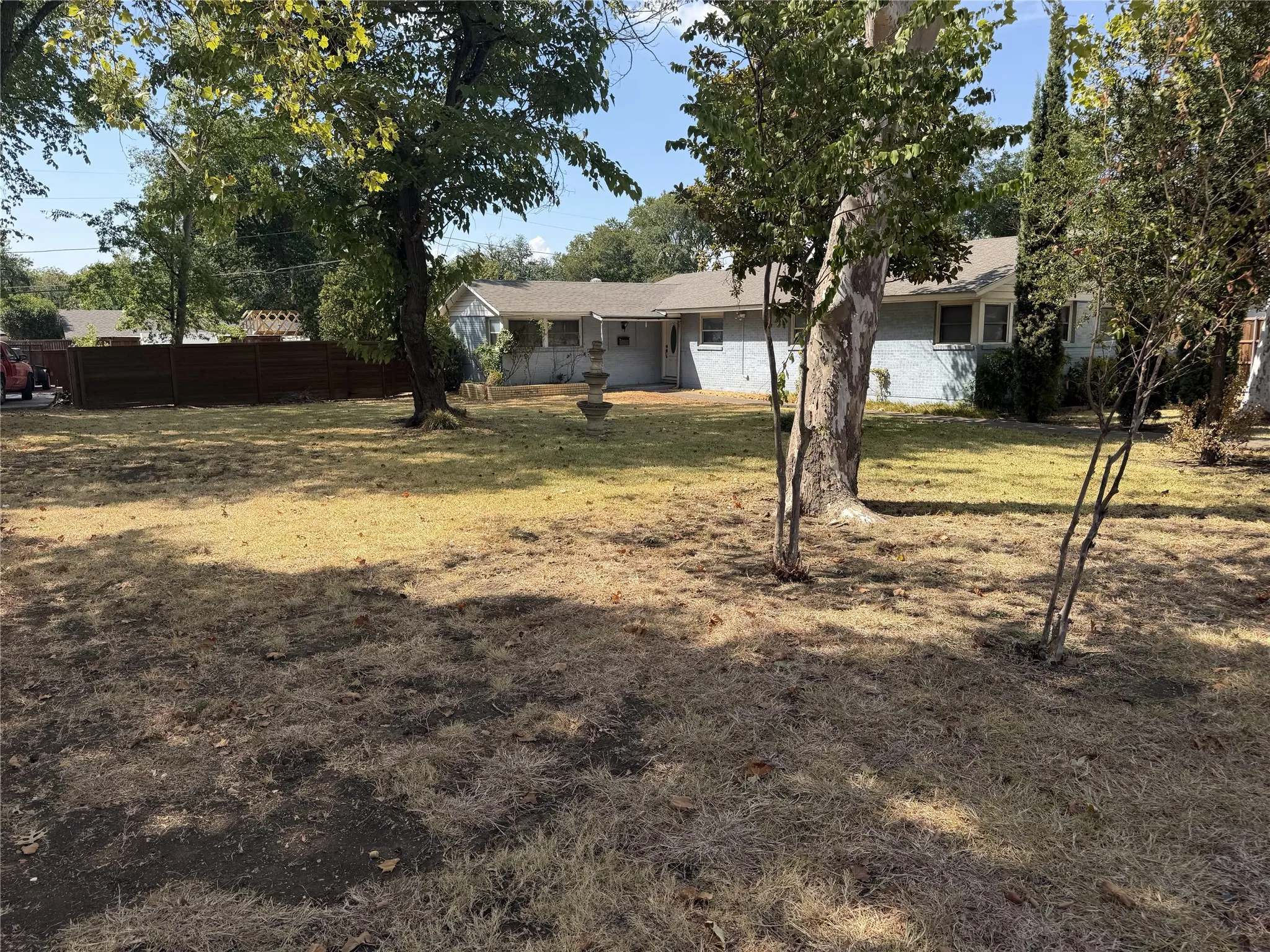 Single Family Residence For Sale in Dallas County , 10149 Marsh Lane, Dallas, Texas 75229, 4 Bedroom, 2 Bathroom, 2 Garage spaces, 1,839 Sqft, built in 1955, mls#21393278, Real Estate Agent in Dallas, Homes For Sale in Dallas county, Homes For Sale in Dallas, Realtor in Dallas Texas, Real Estate Brokerage Independent Realty Texas, Luminita Cordes Realtor