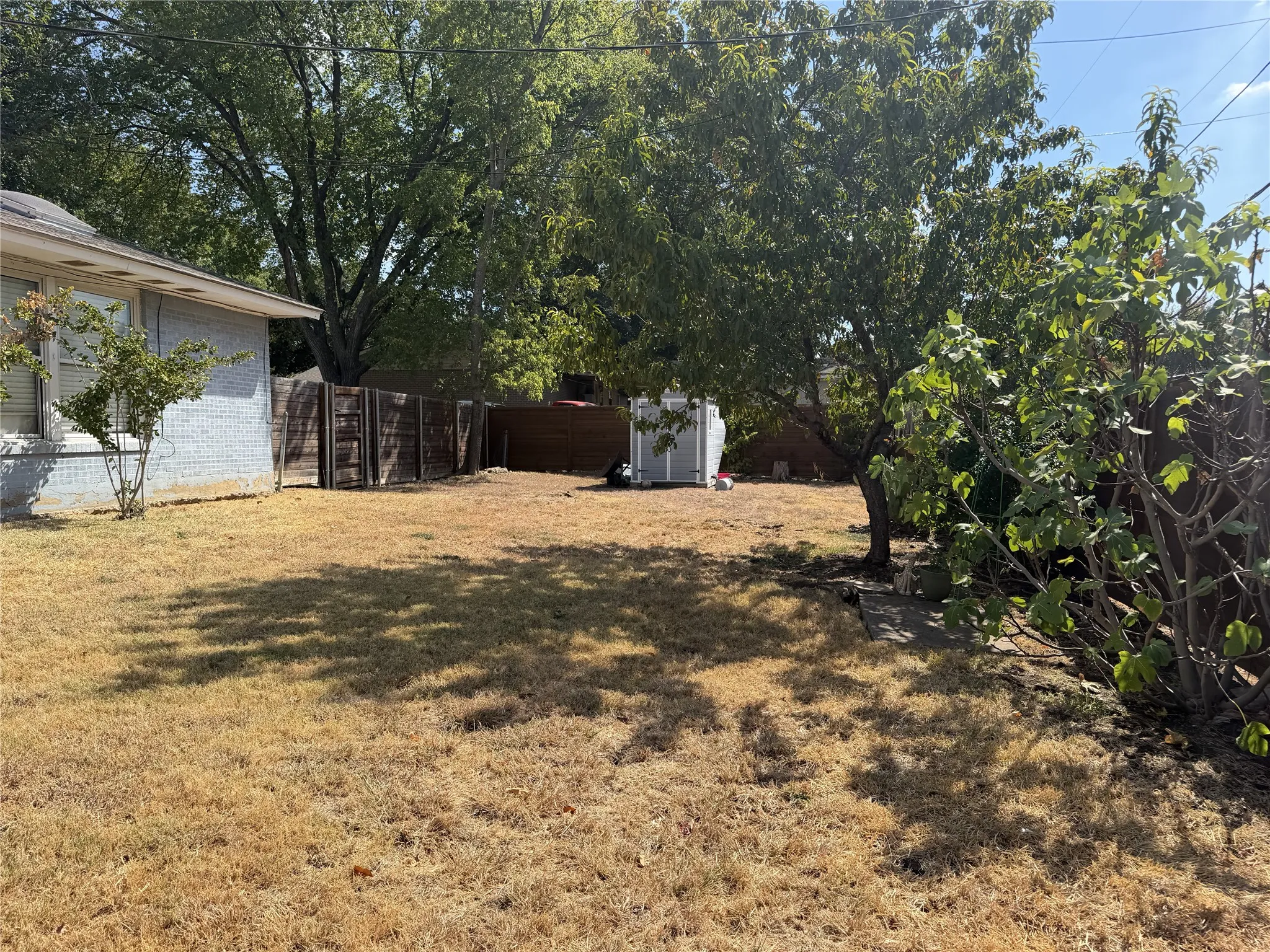 Single Family Residence For Sale in Dallas County , 10149 Marsh Lane, Dallas, Texas 75229, 4 Bedroom, 2 Bathroom, 2 Garage spaces, 1,839 Sqft, built in 1955, mls#21393278, Real Estate Agent in Dallas, Homes For Sale in Dallas county, Homes For Sale in Dallas, Realtor in Dallas Texas, Real Estate Brokerage Independent Realty Texas, Luminita Cordes Realtor