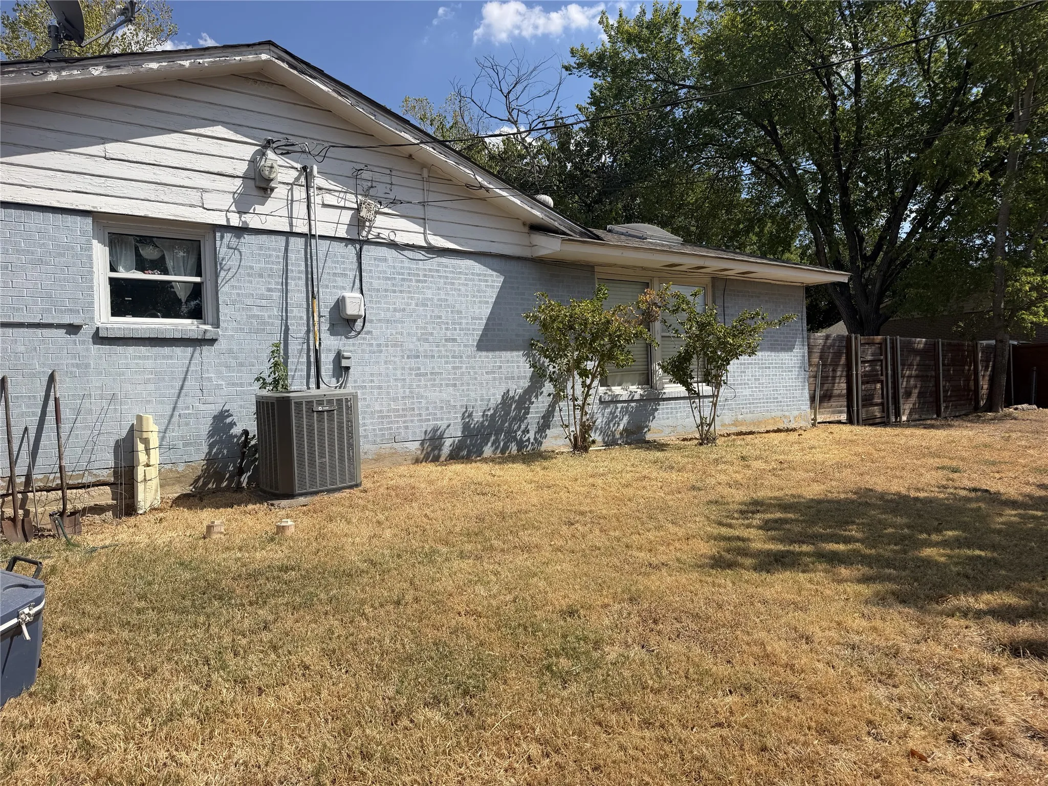 Single Family Residence For Sale in Dallas County , 10149 Marsh Lane, Dallas, Texas 75229, 4 Bedroom, 2 Bathroom, 2 Garage spaces, 1,839 Sqft, built in 1955, mls#21393278, Real Estate Agent in Dallas, Homes For Sale in Dallas county, Homes For Sale in Dallas, Realtor in Dallas Texas, Real Estate Brokerage Independent Realty Texas, Luminita Cordes Realtor
