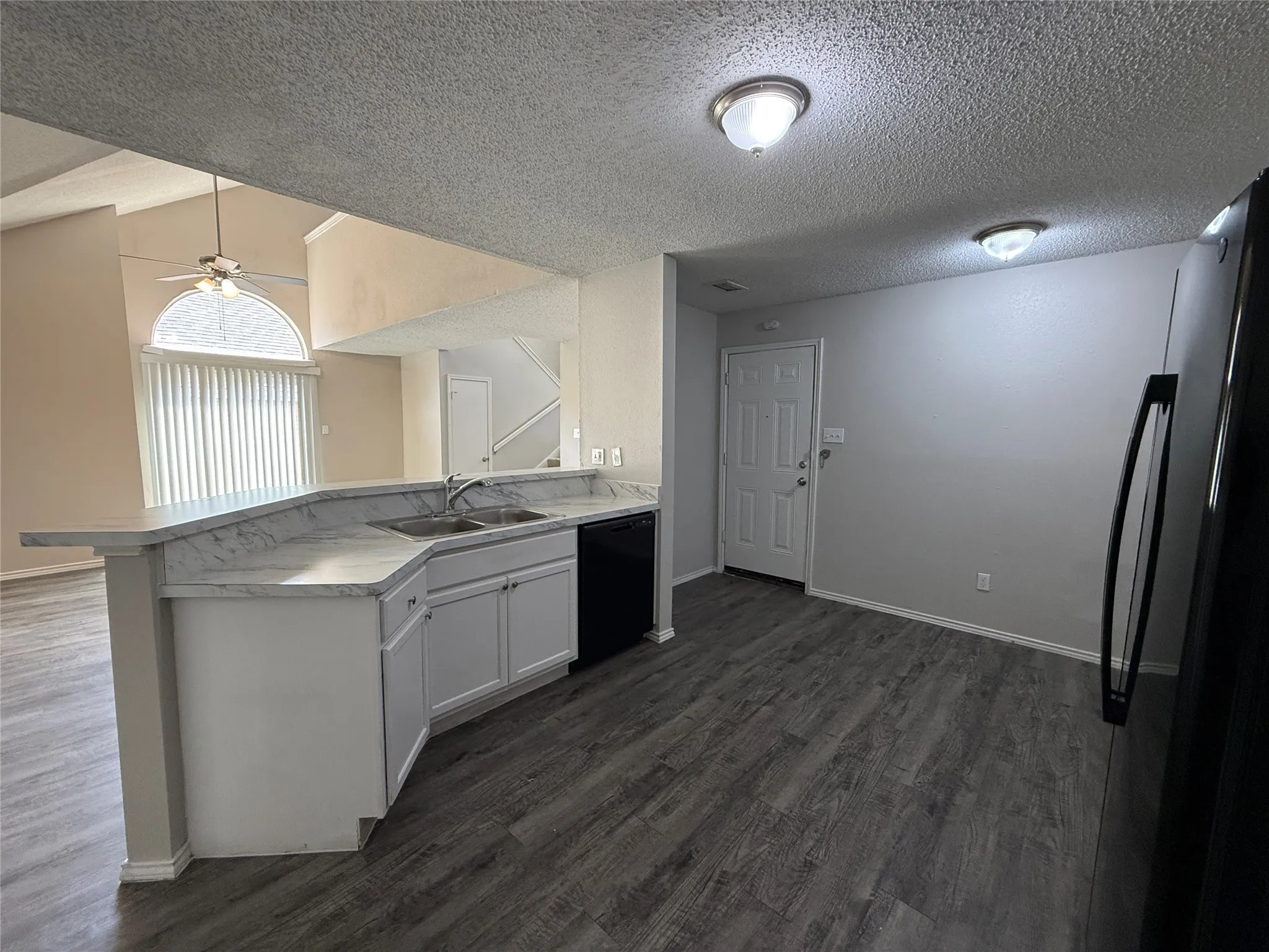 Single Family Residence For Rent in Dallas County , 4307 Scarsdale Lane, Dallas, Texas 75227, 3 Bedroom, 2 Bathroom, 2 Garage spaces, 1,600 Sqft, built in 1987, mls#21393288, Real Estate Agent in Dallas, Homes For Rent in Dallas county, Homes For Rent in Dallas, Realtor in Dallas Texas, Real Estate Brokerage Independent Realty Texas, Luminita Cordes Realtor