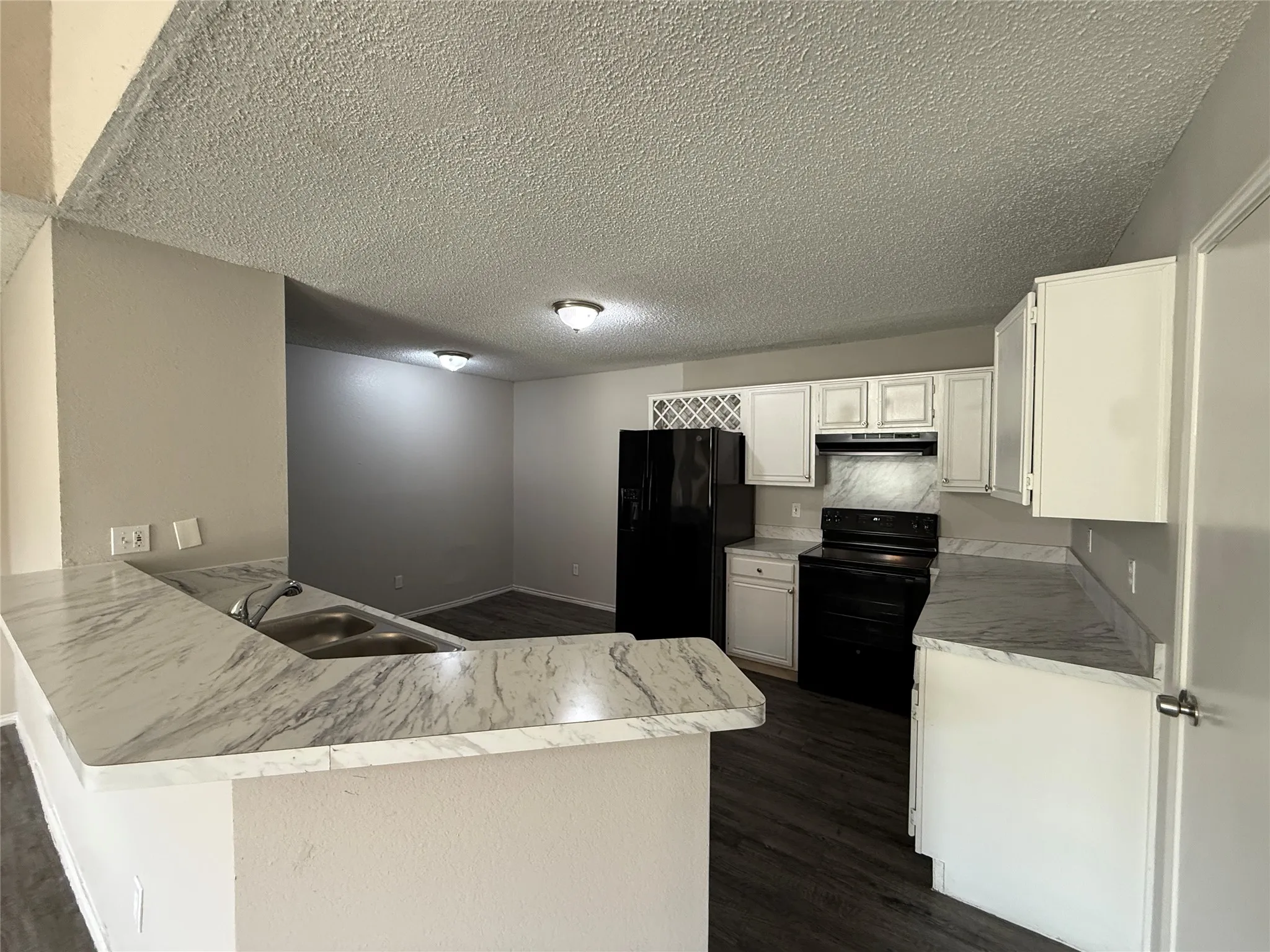 Single Family Residence For Rent in Dallas County , 4307 Scarsdale Lane, Dallas, Texas 75227, 3 Bedroom, 2 Bathroom, 2 Garage spaces, 1,600 Sqft, built in 1987, mls#21393288, Real Estate Agent in Dallas, Homes For Rent in Dallas county, Homes For Rent in Dallas, Realtor in Dallas Texas, Real Estate Brokerage Independent Realty Texas, Luminita Cordes Realtor