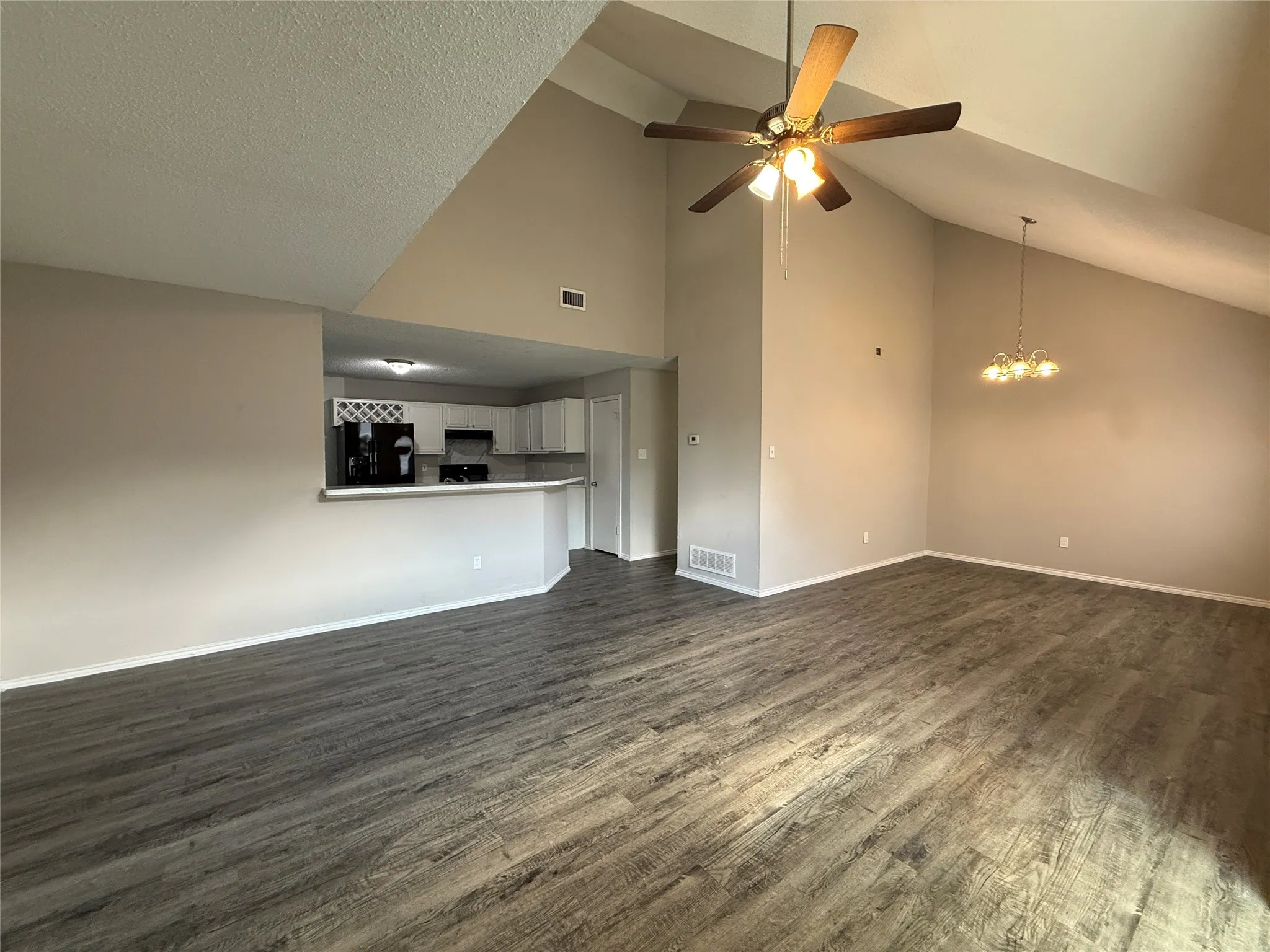 Single Family Residence For Rent in Dallas County , 4307 Scarsdale Lane, Dallas, Texas 75227, 3 Bedroom, 2 Bathroom, 2 Garage spaces, 1,600 Sqft, built in 1987, mls#21393288, Real Estate Agent in Dallas, Homes For Rent in Dallas county, Homes For Rent in Dallas, Realtor in Dallas Texas, Real Estate Brokerage Independent Realty Texas, Luminita Cordes Realtor