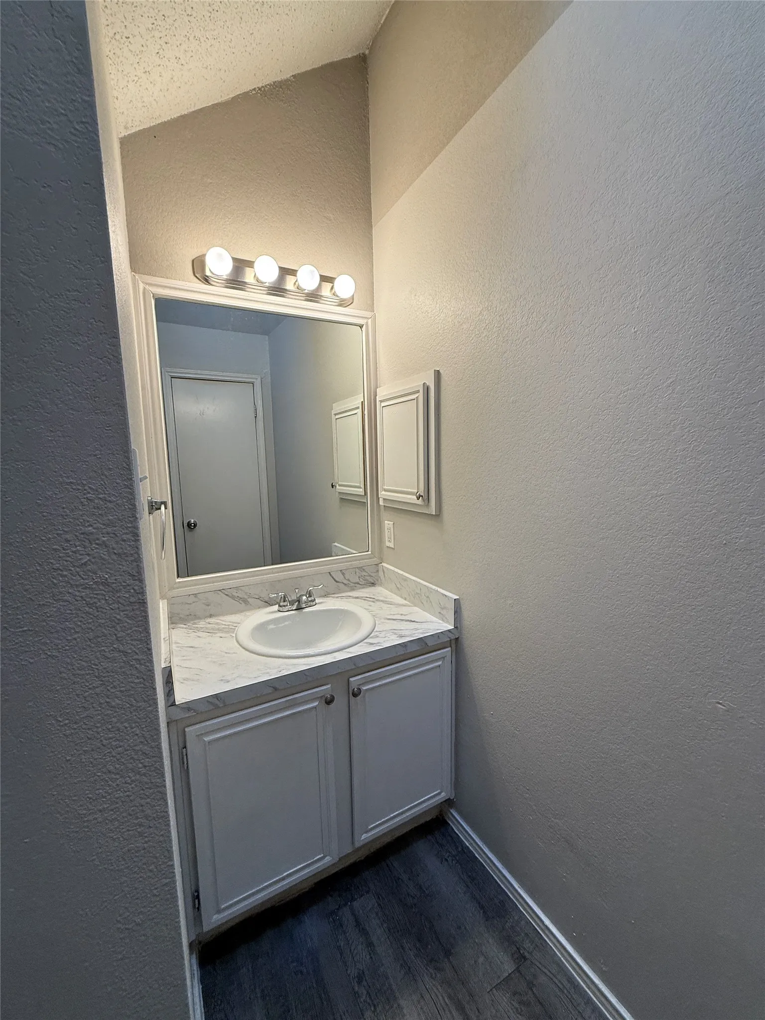 Single Family Residence For Rent in Dallas County , 4307 Scarsdale Lane, Dallas, Texas 75227, 3 Bedroom, 2 Bathroom, 2 Garage spaces, 1,600 Sqft, built in 1987, mls#21393288, Real Estate Agent in Dallas, Homes For Rent in Dallas county, Homes For Rent in Dallas, Realtor in Dallas Texas, Real Estate Brokerage Independent Realty Texas, Luminita Cordes Realtor