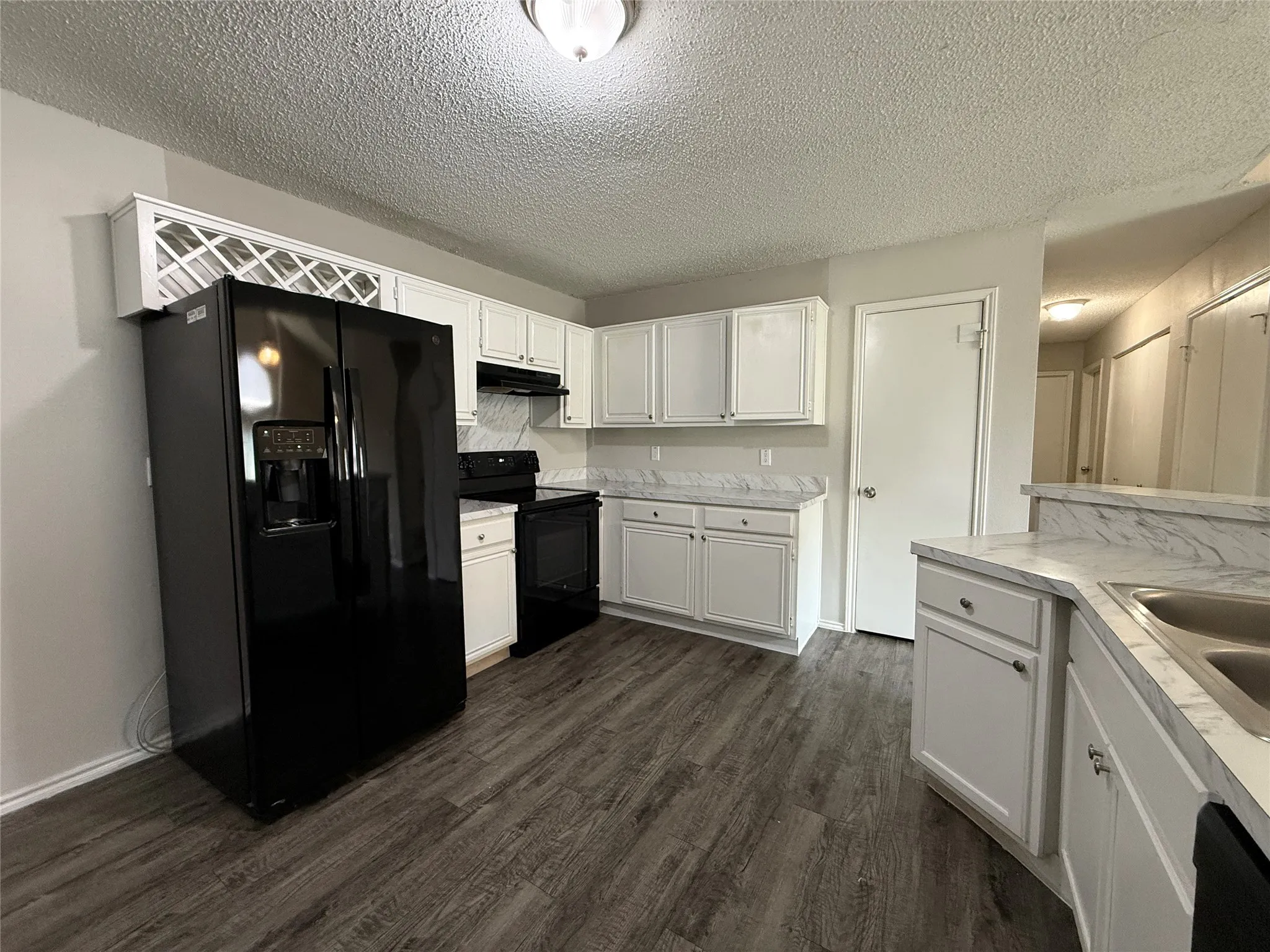 Single Family Residence For Rent in Dallas County , 4307 Scarsdale Lane, Dallas, Texas 75227, 3 Bedroom, 2 Bathroom, 2 Garage spaces, 1,600 Sqft, built in 1987, mls#21393288, Real Estate Agent in Dallas, Homes For Rent in Dallas county, Homes For Rent in Dallas, Realtor in Dallas Texas, Real Estate Brokerage Independent Realty Texas, Luminita Cordes Realtor