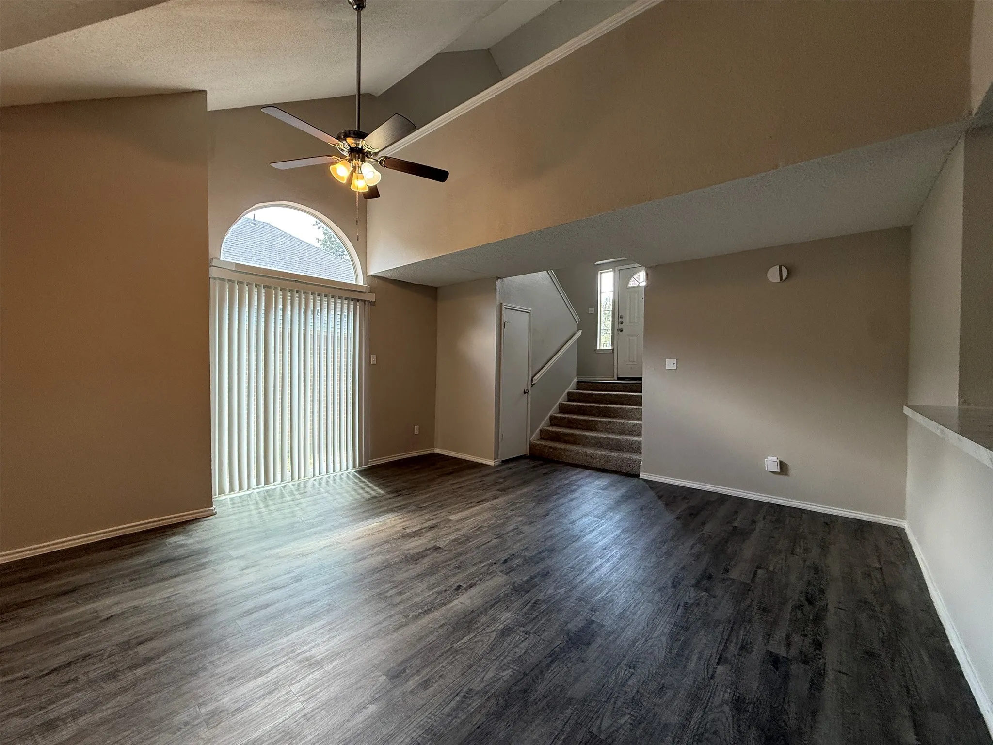 Single Family Residence For Rent in Dallas County , 4307 Scarsdale Lane, Dallas, Texas 75227, 3 Bedroom, 2 Bathroom, 2 Garage spaces, 1,600 Sqft, built in 1987, mls#21393288, Real Estate Agent in Dallas, Homes For Rent in Dallas county, Homes For Rent in Dallas, Realtor in Dallas Texas, Real Estate Brokerage Independent Realty Texas, Luminita Cordes Realtor
