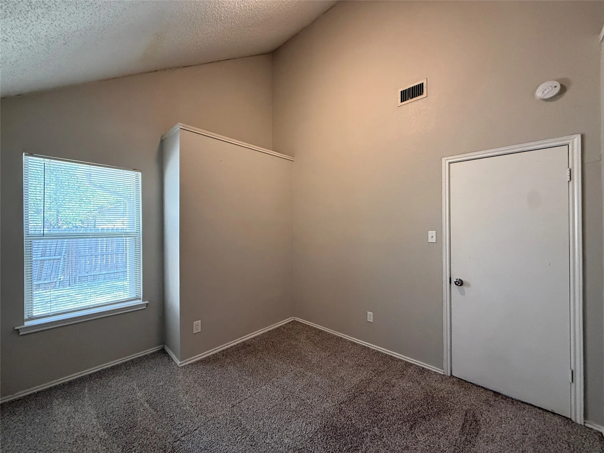 Single Family Residence For Rent in Dallas County , 4307 Scarsdale Lane, Dallas, Texas 75227, 3 Bedroom, 2 Bathroom, 2 Garage spaces, 1,600 Sqft, built in 1987, mls#21393288, Real Estate Agent in Dallas, Homes For Rent in Dallas county, Homes For Rent in Dallas, Realtor in Dallas Texas, Real Estate Brokerage Independent Realty Texas, Luminita Cordes Realtor