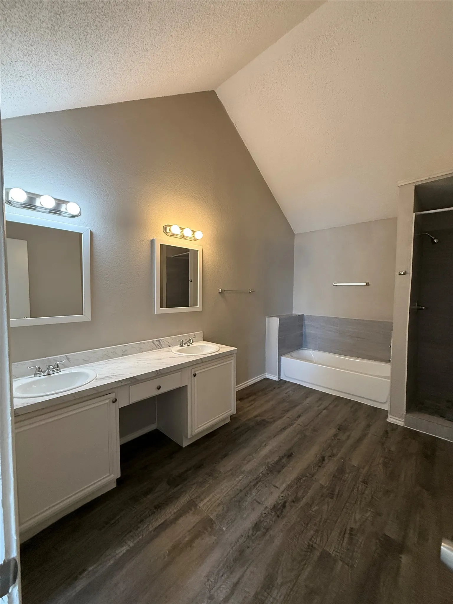 Single Family Residence For Rent in Dallas County , 4307 Scarsdale Lane, Dallas, Texas 75227, 3 Bedroom, 2 Bathroom, 2 Garage spaces, 1,600 Sqft, built in 1987, mls#21393288, Real Estate Agent in Dallas, Homes For Rent in Dallas county, Homes For Rent in Dallas, Realtor in Dallas Texas, Real Estate Brokerage Independent Realty Texas, Luminita Cordes Realtor