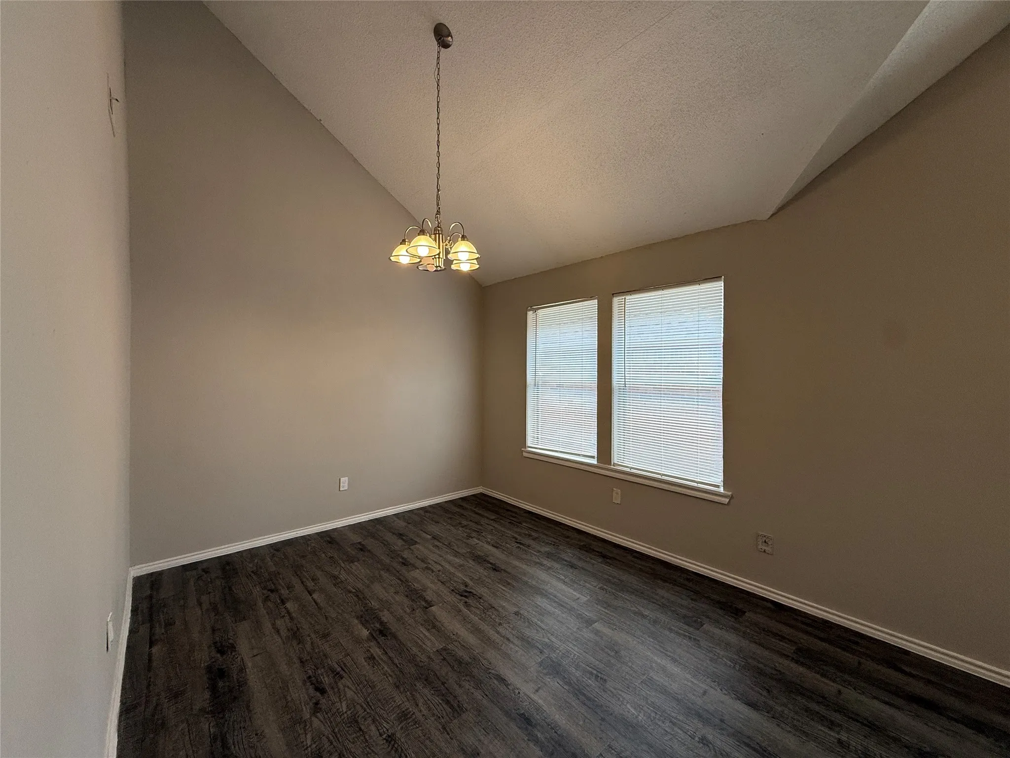 Single Family Residence For Rent in Dallas County , 4307 Scarsdale Lane, Dallas, Texas 75227, 3 Bedroom, 2 Bathroom, 2 Garage spaces, 1,600 Sqft, built in 1987, mls#21393288, Real Estate Agent in Dallas, Homes For Rent in Dallas county, Homes For Rent in Dallas, Realtor in Dallas Texas, Real Estate Brokerage Independent Realty Texas, Luminita Cordes Realtor