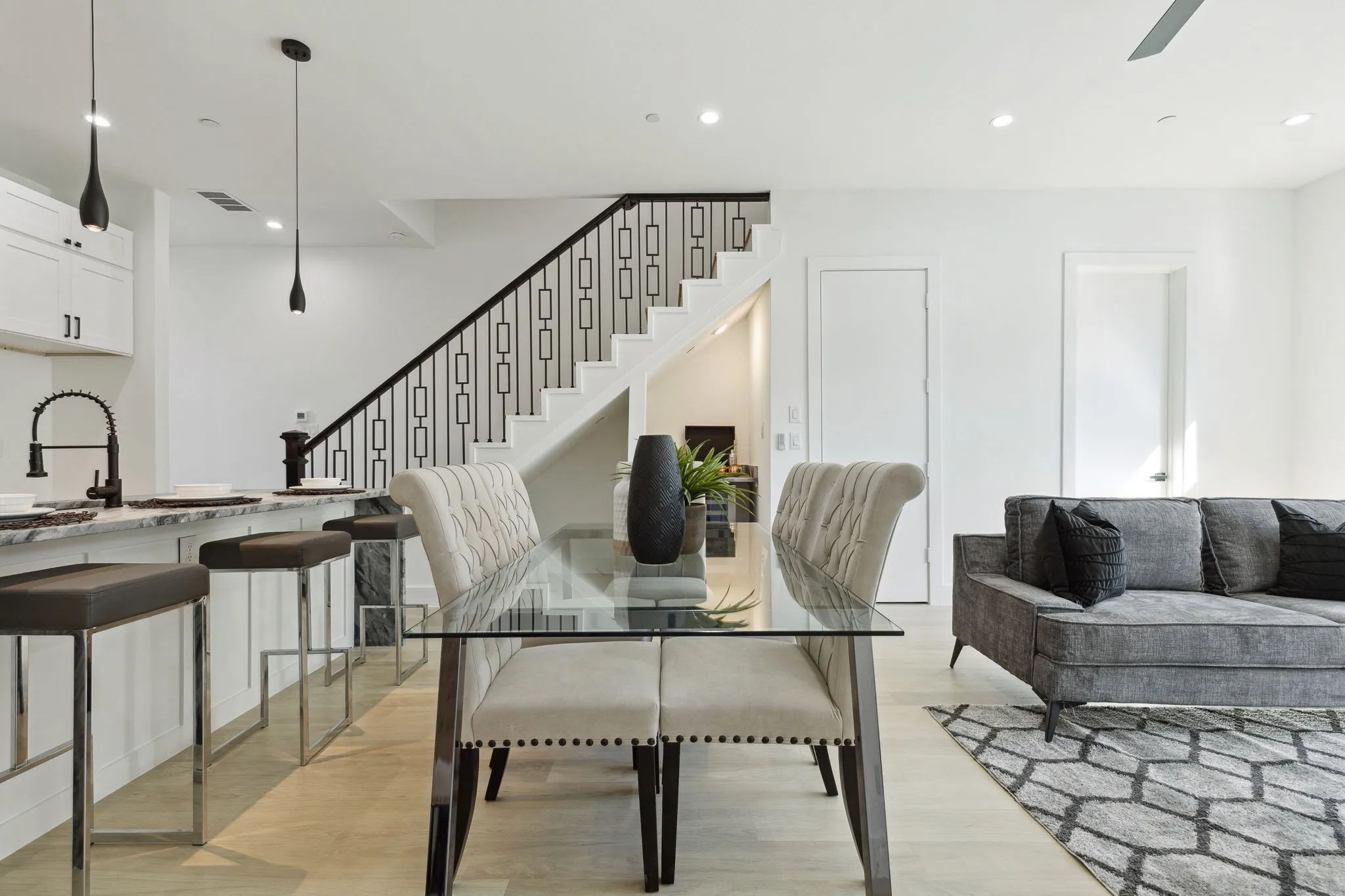 Condominium For Rent in Dallas County , 426 Melba Street 101, Dallas, Texas 75208, 3 Bedroom, 4 Bathroom, 2 Garage spaces, 2,025 Sqft, built in 2022, mls#21392230, Real Estate Agent in Dallas, Homes For Rent in Dallas county, Homes For Rent in Dallas, Realtor in Dallas Texas, Real Estate Brokerage Independent Realty Texas, Luminita Cordes Realtor