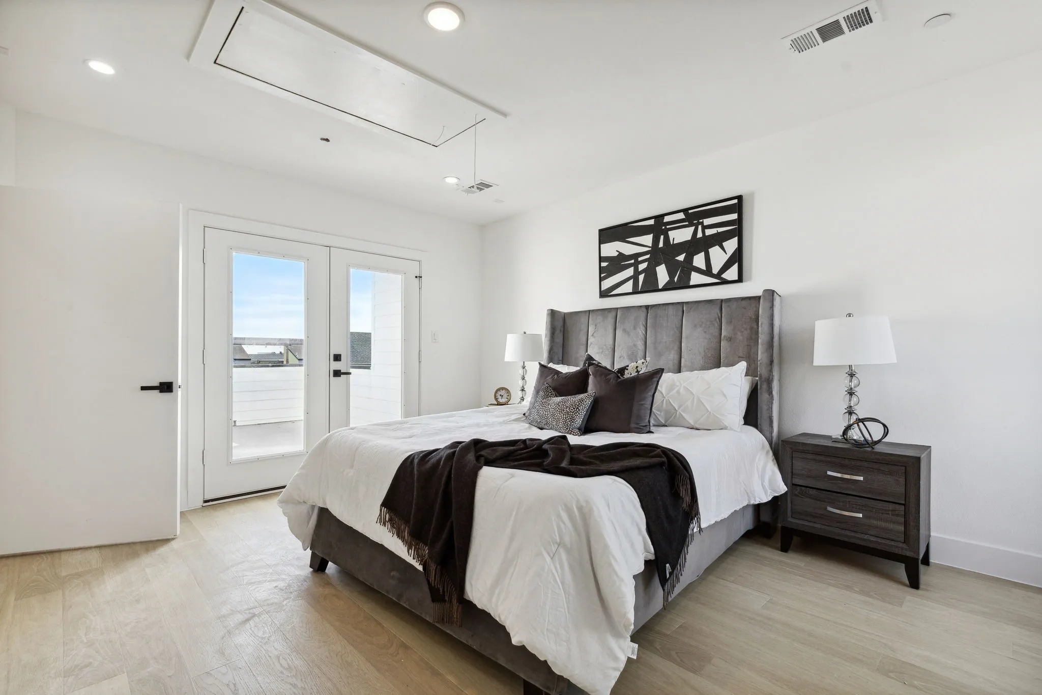 Condominium For Rent in Dallas County , 426 Melba Street 101, Dallas, Texas 75208, 3 Bedroom, 4 Bathroom, 2 Garage spaces, 2,025 Sqft, built in 2022, mls#21392230, Real Estate Agent in Dallas, Homes For Rent in Dallas county, Homes For Rent in Dallas, Realtor in Dallas Texas, Real Estate Brokerage Independent Realty Texas, Luminita Cordes Realtor