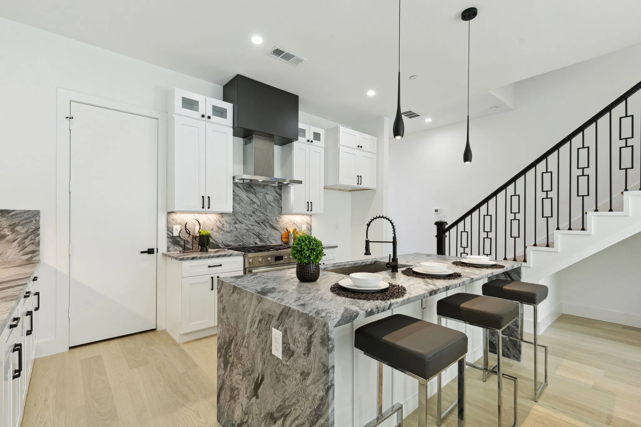 Condominium For Rent in Dallas County , 426 Melba Street 101, Dallas, Texas 75208, 3 Bedroom, 4 Bathroom, 2 Garage spaces, 2,025 Sqft, built in 2022, mls#21392230, Real Estate Agent in Dallas, Homes For Rent in Dallas county, Homes For Rent in Dallas, Realtor in Dallas Texas, Real Estate Brokerage Independent Realty Texas, Luminita Cordes Realtor