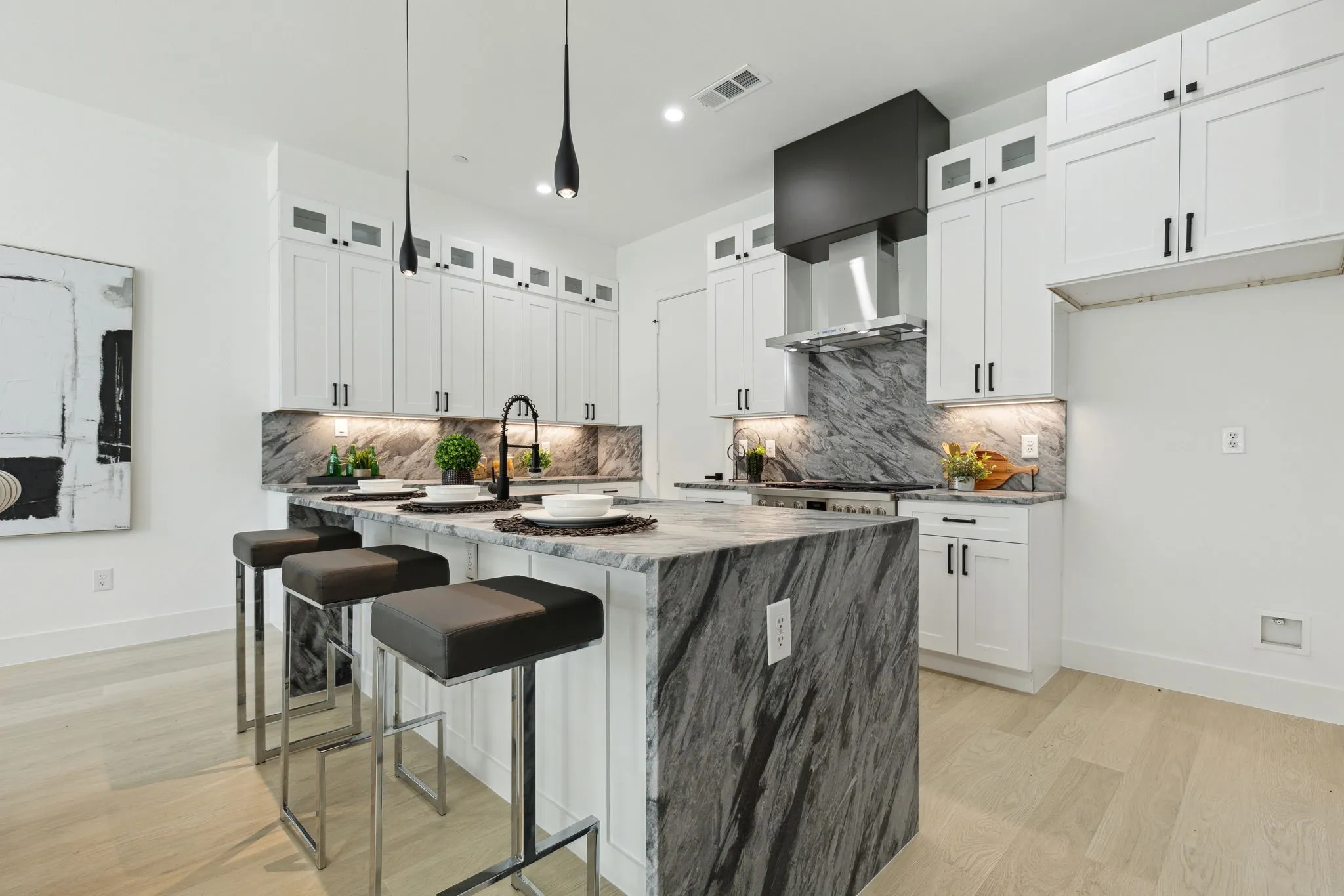 Condominium For Rent in Dallas County , 426 Melba Street 101, Dallas, Texas 75208, 3 Bedroom, 4 Bathroom, 2 Garage spaces, 2,025 Sqft, built in 2022, mls#21392230, Real Estate Agent in Dallas, Homes For Rent in Dallas county, Homes For Rent in Dallas, Realtor in Dallas Texas, Real Estate Brokerage Independent Realty Texas, Luminita Cordes Realtor