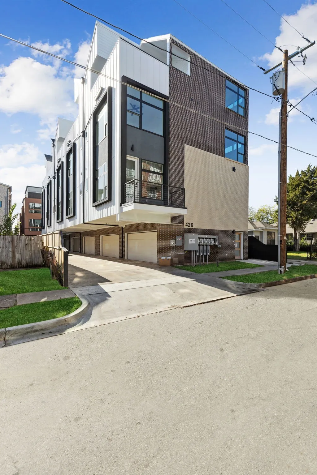 Condominium For Rent in Dallas County , 426 Melba Street 101, Dallas, Texas 75208, 3 Bedroom, 4 Bathroom, 2 Garage spaces, 2,025 Sqft, built in 2022, mls#21392230, Real Estate Agent in Dallas, Homes For Rent in Dallas county, Homes For Rent in Dallas, Realtor in Dallas Texas, Real Estate Brokerage Independent Realty Texas, Luminita Cordes Realtor