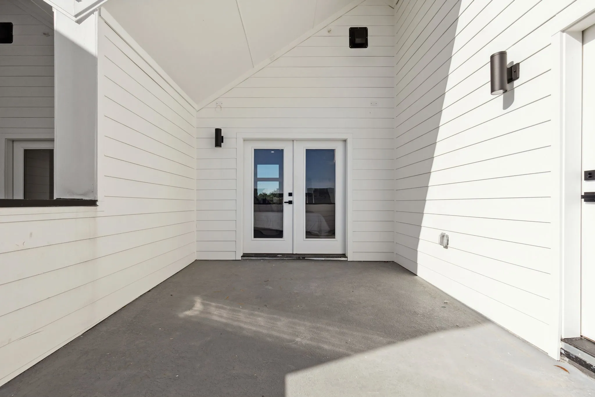 Condominium For Rent in Dallas County , 426 Melba Street 101, Dallas, Texas 75208, 3 Bedroom, 4 Bathroom, 2 Garage spaces, 2,025 Sqft, built in 2022, mls#21392230, Real Estate Agent in Dallas, Homes For Rent in Dallas county, Homes For Rent in Dallas, Realtor in Dallas Texas, Real Estate Brokerage Independent Realty Texas, Luminita Cordes Realtor
