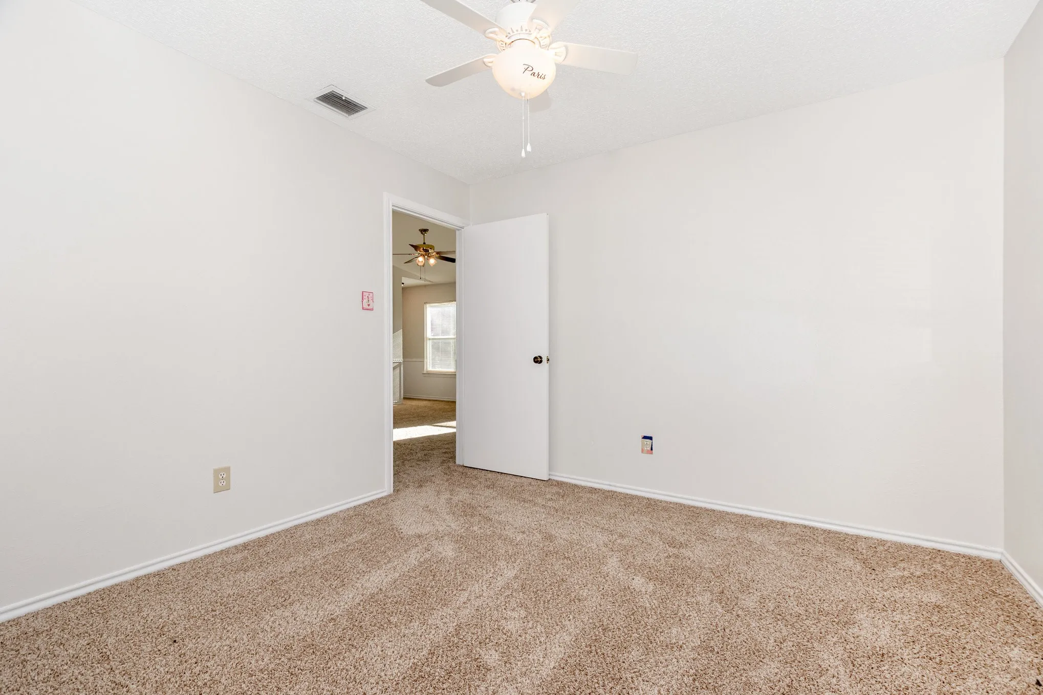 Single Family Residence For Sale in Denton County , 586 Abilene Drive, Lewisville, Texas 75067, 4 Bedroom, 2 Bathroom, 2 Garage spaces, 1,980 Sqft, built in 1980, mls#21393257, Real Estate Agent in Lewisville, Homes For Sale in Denton county, Homes For Sale in Lewisville, Realtor in Lewisville Texas, Real Estate Brokerage Independent Realty Texas, Luminita Cordes Realtor