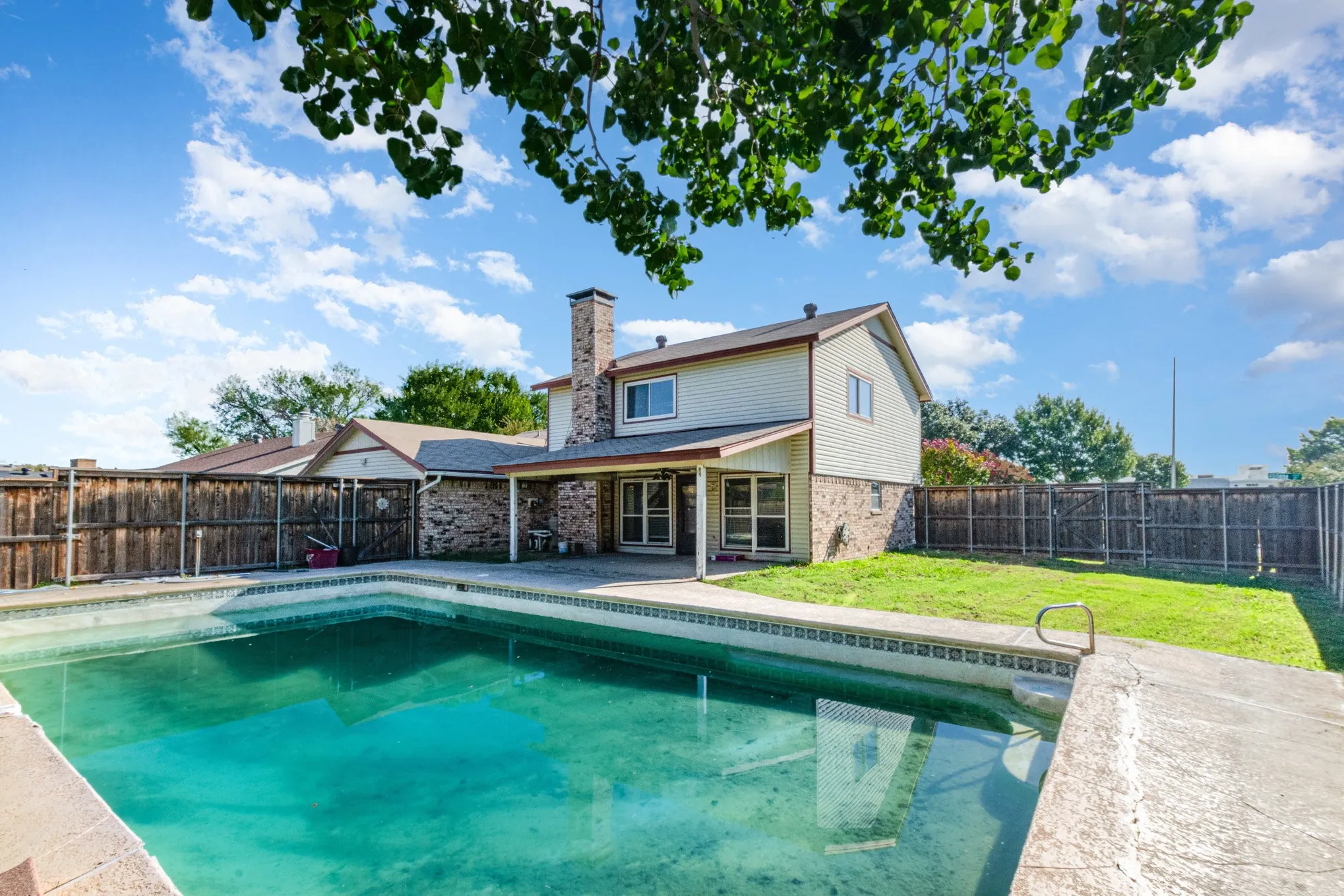 Single Family Residence For Sale in Denton County , 586 Abilene Drive, Lewisville, Texas 75067, 4 Bedroom, 2 Bathroom, 2 Garage spaces, 1,980 Sqft, built in 1980, mls#21393257, Real Estate Agent in Lewisville, Homes For Sale in Denton county, Homes For Sale in Lewisville, Realtor in Lewisville Texas, Real Estate Brokerage Independent Realty Texas, Luminita Cordes Realtor