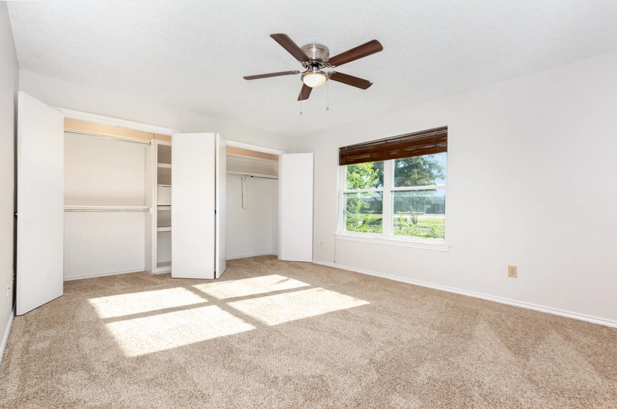 Single Family Residence For Sale in Denton County , 586 Abilene Drive, Lewisville, Texas 75067, 4 Bedroom, 2 Bathroom, 2 Garage spaces, 1,980 Sqft, built in 1980, mls#21393257, Real Estate Agent in Lewisville, Homes For Sale in Denton county, Homes For Sale in Lewisville, Realtor in Lewisville Texas, Real Estate Brokerage Independent Realty Texas, Luminita Cordes Realtor
