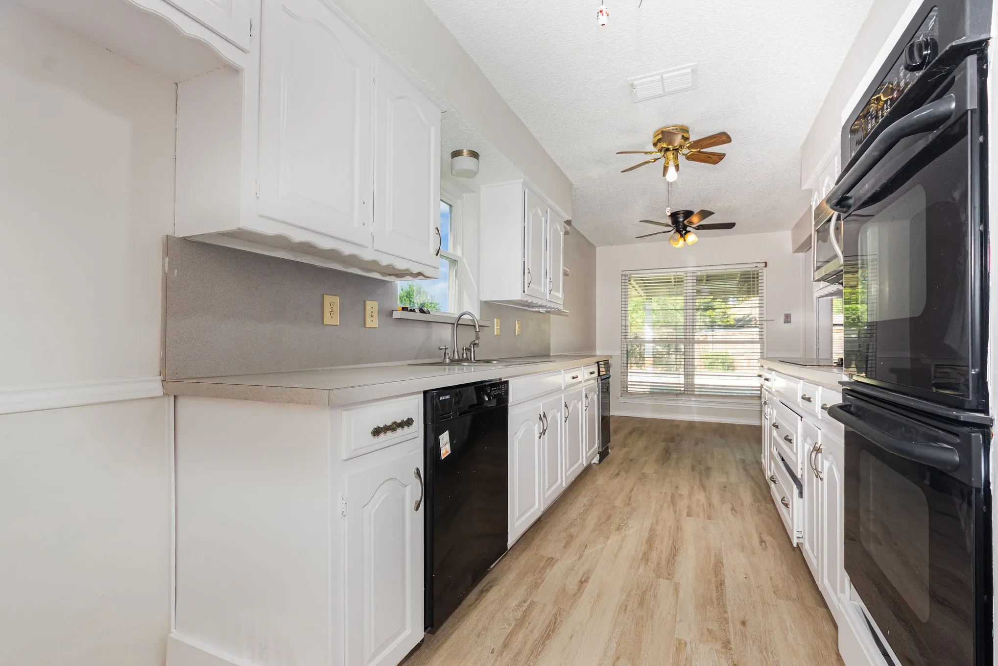 Single Family Residence For Sale in Denton County , 586 Abilene Drive, Lewisville, Texas 75067, 4 Bedroom, 2 Bathroom, 2 Garage spaces, 1,980 Sqft, built in 1980, mls#21393257, Real Estate Agent in Lewisville, Homes For Sale in Denton county, Homes For Sale in Lewisville, Realtor in Lewisville Texas, Real Estate Brokerage Independent Realty Texas, Luminita Cordes Realtor