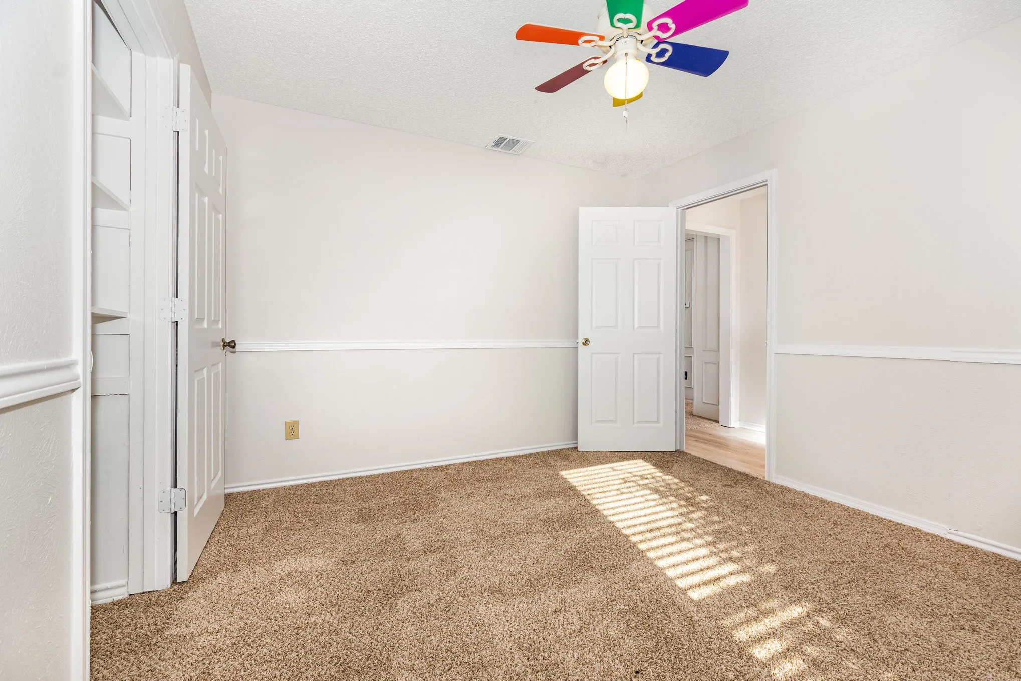 Single Family Residence For Sale in Denton County , 586 Abilene Drive, Lewisville, Texas 75067, 4 Bedroom, 2 Bathroom, 2 Garage spaces, 1,980 Sqft, built in 1980, mls#21393257, Real Estate Agent in Lewisville, Homes For Sale in Denton county, Homes For Sale in Lewisville, Realtor in Lewisville Texas, Real Estate Brokerage Independent Realty Texas, Luminita Cordes Realtor