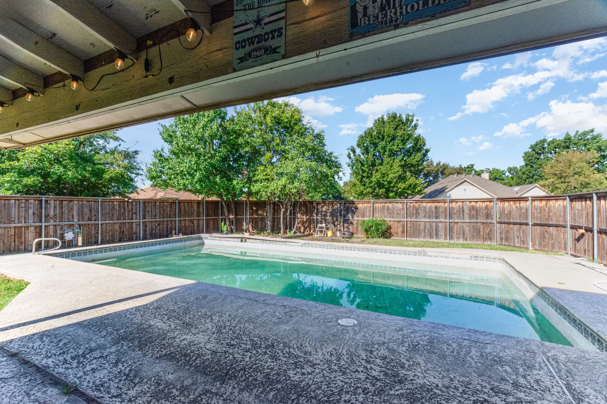 Single Family Residence For Sale in Denton County , 586 Abilene Drive, Lewisville, Texas 75067, 4 Bedroom, 2 Bathroom, 2 Garage spaces, 1,980 Sqft, built in 1980, mls#21393257, Real Estate Agent in Lewisville, Homes For Sale in Denton county, Homes For Sale in Lewisville, Realtor in Lewisville Texas, Real Estate Brokerage Independent Realty Texas, Luminita Cordes Realtor