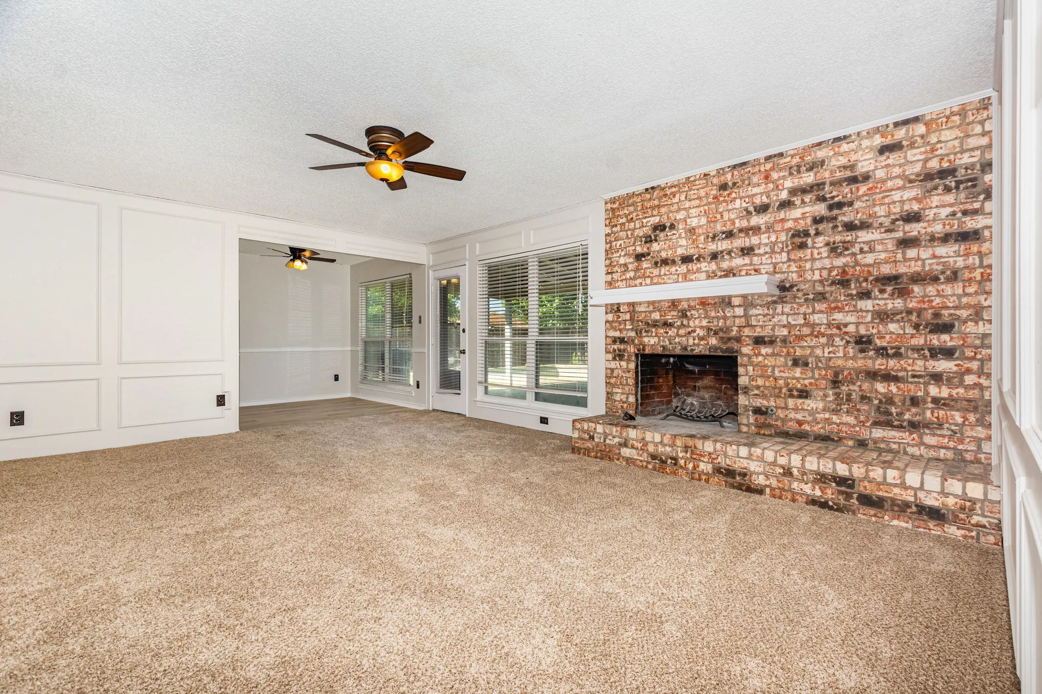 Single Family Residence For Sale in Denton County , 586 Abilene Drive, Lewisville, Texas 75067, 4 Bedroom, 2 Bathroom, 2 Garage spaces, 1,980 Sqft, built in 1980, mls#21393257, Real Estate Agent in Lewisville, Homes For Sale in Denton county, Homes For Sale in Lewisville, Realtor in Lewisville Texas, Real Estate Brokerage Independent Realty Texas, Luminita Cordes Realtor