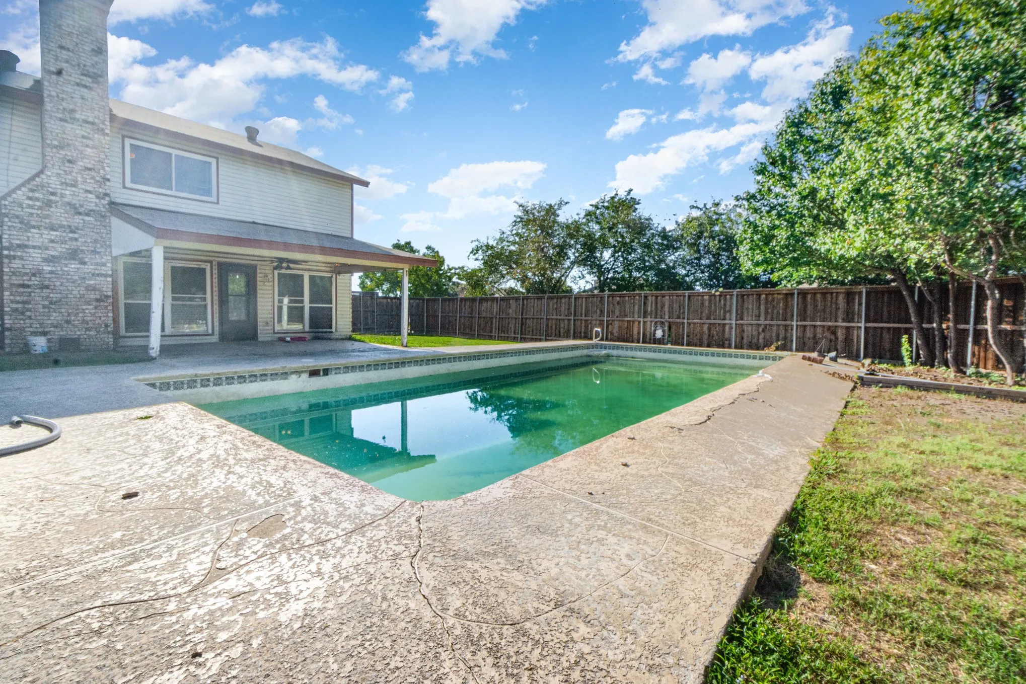 Single Family Residence For Sale in Denton County , 586 Abilene Drive, Lewisville, Texas 75067, 4 Bedroom, 2 Bathroom, 2 Garage spaces, 1,980 Sqft, built in 1980, mls#21393257, Real Estate Agent in Lewisville, Homes For Sale in Denton county, Homes For Sale in Lewisville, Realtor in Lewisville Texas, Real Estate Brokerage Independent Realty Texas, Luminita Cordes Realtor