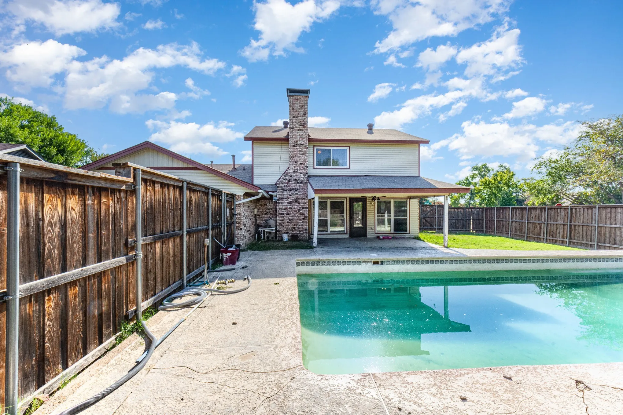 Single Family Residence For Sale in Denton County , 586 Abilene Drive, Lewisville, Texas 75067, 4 Bedroom, 2 Bathroom, 2 Garage spaces, 1,980 Sqft, built in 1980, mls#21393257, Real Estate Agent in Lewisville, Homes For Sale in Denton county, Homes For Sale in Lewisville, Realtor in Lewisville Texas, Real Estate Brokerage Independent Realty Texas, Luminita Cordes Realtor
