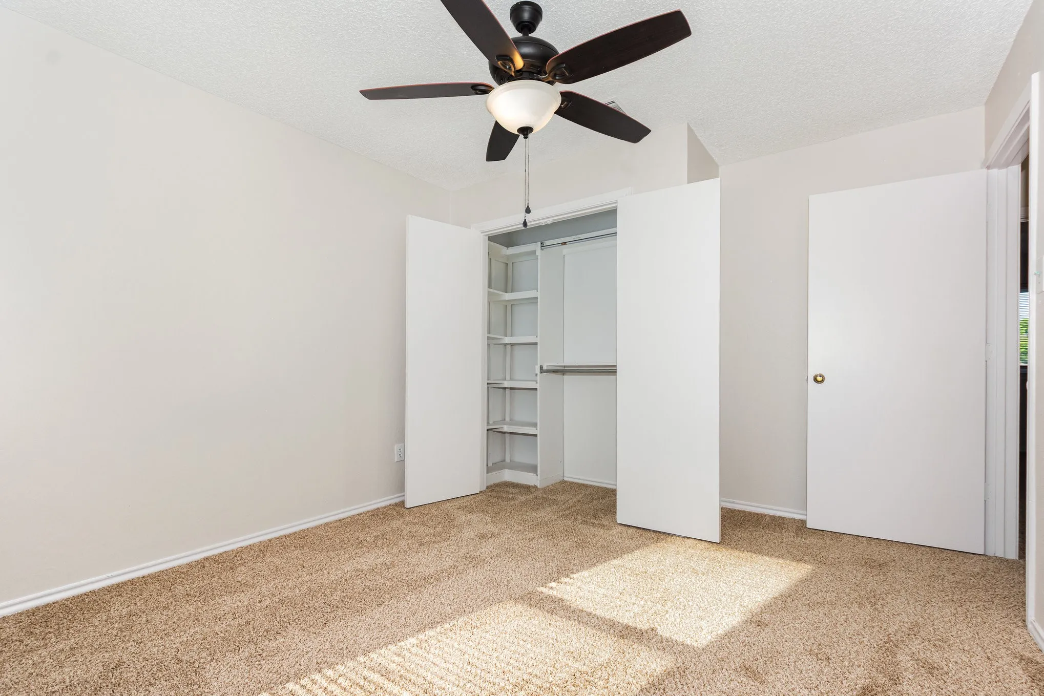Single Family Residence For Sale in Denton County , 586 Abilene Drive, Lewisville, Texas 75067, 4 Bedroom, 2 Bathroom, 2 Garage spaces, 1,980 Sqft, built in 1980, mls#21393257, Real Estate Agent in Lewisville, Homes For Sale in Denton county, Homes For Sale in Lewisville, Realtor in Lewisville Texas, Real Estate Brokerage Independent Realty Texas, Luminita Cordes Realtor