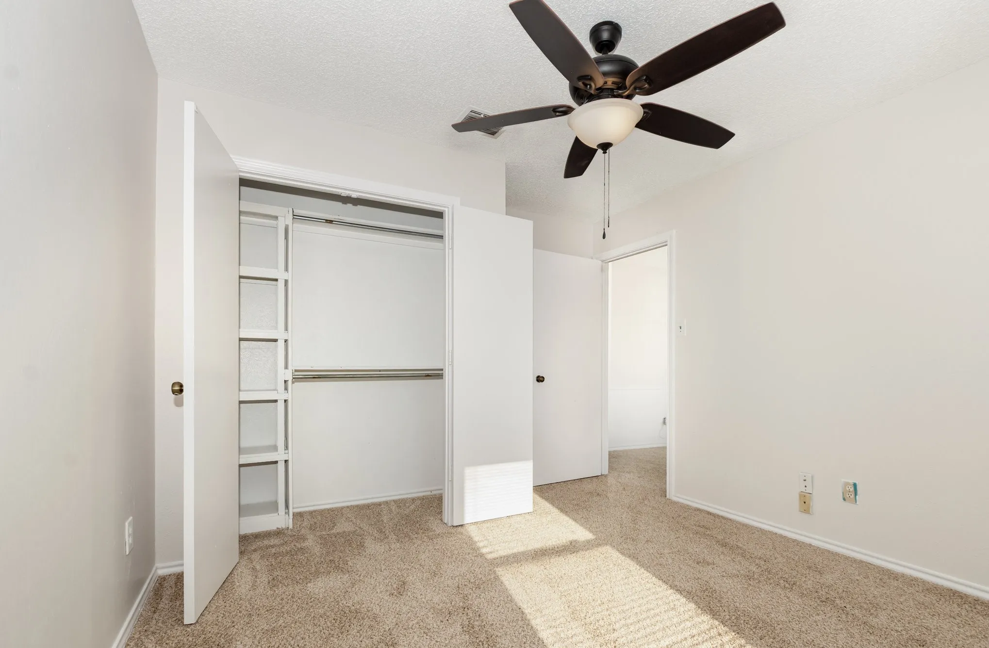 Single Family Residence For Sale in Denton County , 586 Abilene Drive, Lewisville, Texas 75067, 4 Bedroom, 2 Bathroom, 2 Garage spaces, 1,980 Sqft, built in 1980, mls#21393257, Real Estate Agent in Lewisville, Homes For Sale in Denton county, Homes For Sale in Lewisville, Realtor in Lewisville Texas, Real Estate Brokerage Independent Realty Texas, Luminita Cordes Realtor