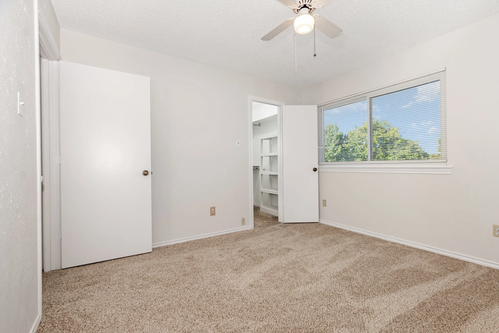 Single Family Residence For Sale in Denton County , 586 Abilene Drive, Lewisville, Texas 75067, 4 Bedroom, 2 Bathroom, 2 Garage spaces, 1,980 Sqft, built in 1980, mls#21393257, Real Estate Agent in Lewisville, Homes For Sale in Denton county, Homes For Sale in Lewisville, Realtor in Lewisville Texas, Real Estate Brokerage Independent Realty Texas, Luminita Cordes Realtor