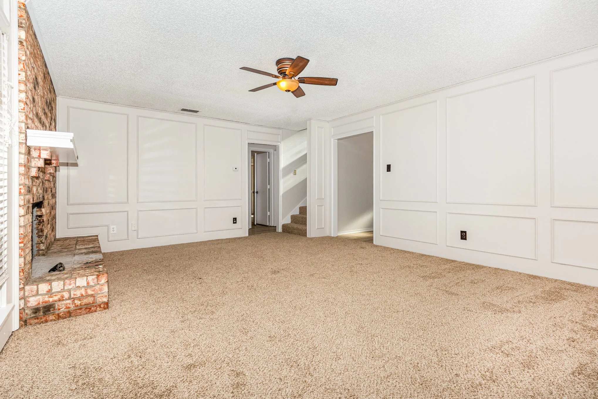 Single Family Residence For Sale in Denton County , 586 Abilene Drive, Lewisville, Texas 75067, 4 Bedroom, 2 Bathroom, 2 Garage spaces, 1,980 Sqft, built in 1980, mls#21393257, Real Estate Agent in Lewisville, Homes For Sale in Denton county, Homes For Sale in Lewisville, Realtor in Lewisville Texas, Real Estate Brokerage Independent Realty Texas, Luminita Cordes Realtor