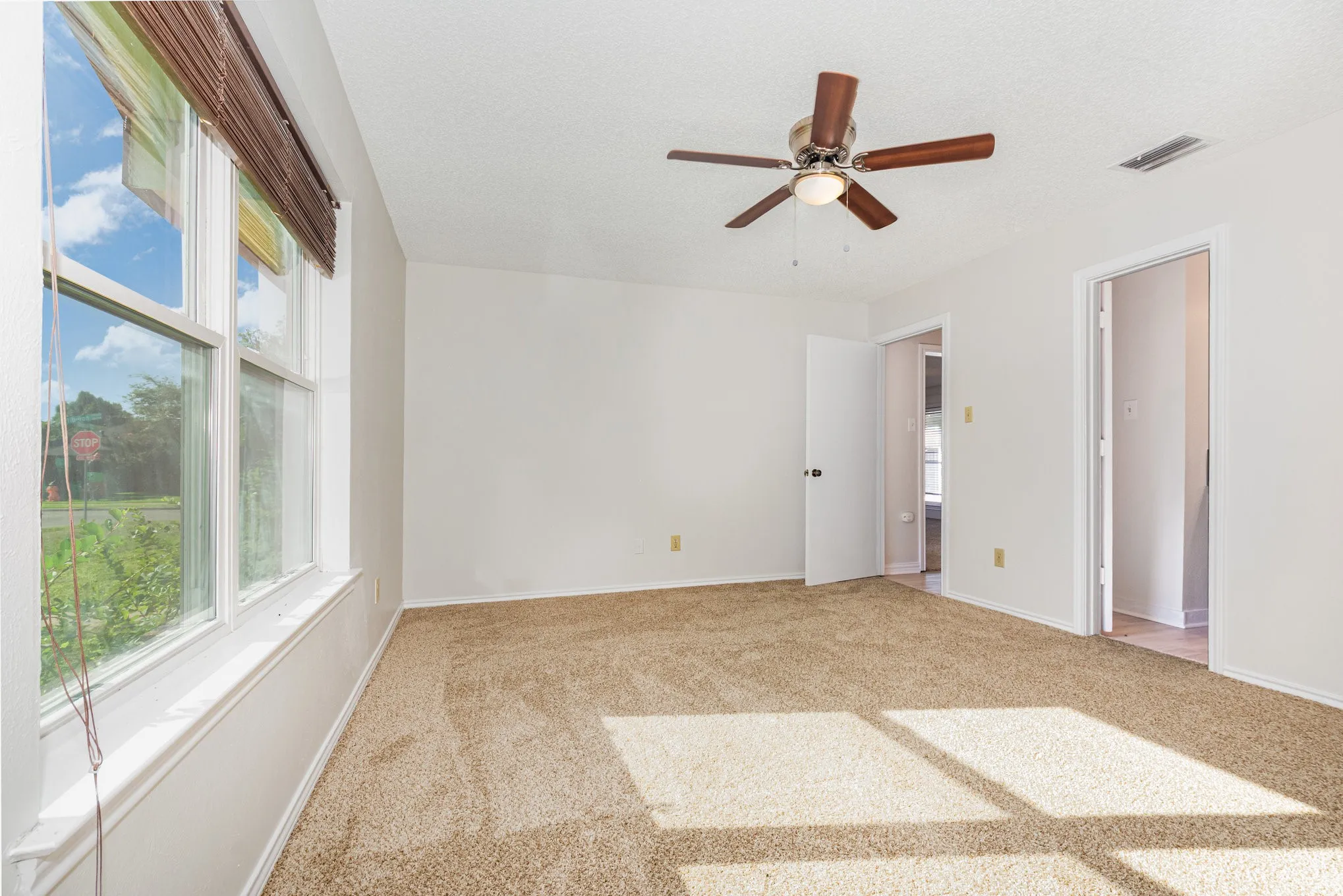 Single Family Residence For Sale in Denton County , 586 Abilene Drive, Lewisville, Texas 75067, 4 Bedroom, 2 Bathroom, 2 Garage spaces, 1,980 Sqft, built in 1980, mls#21393257, Real Estate Agent in Lewisville, Homes For Sale in Denton county, Homes For Sale in Lewisville, Realtor in Lewisville Texas, Real Estate Brokerage Independent Realty Texas, Luminita Cordes Realtor
