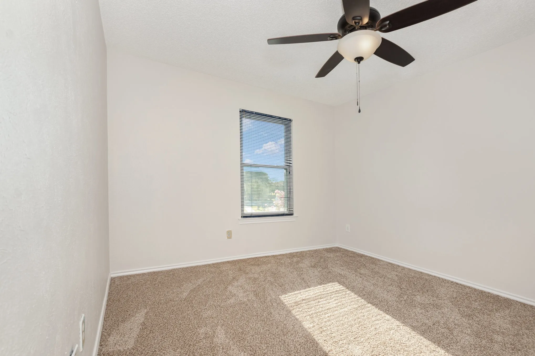 Single Family Residence For Sale in Denton County , 586 Abilene Drive, Lewisville, Texas 75067, 4 Bedroom, 2 Bathroom, 2 Garage spaces, 1,980 Sqft, built in 1980, mls#21393257, Real Estate Agent in Lewisville, Homes For Sale in Denton county, Homes For Sale in Lewisville, Realtor in Lewisville Texas, Real Estate Brokerage Independent Realty Texas, Luminita Cordes Realtor