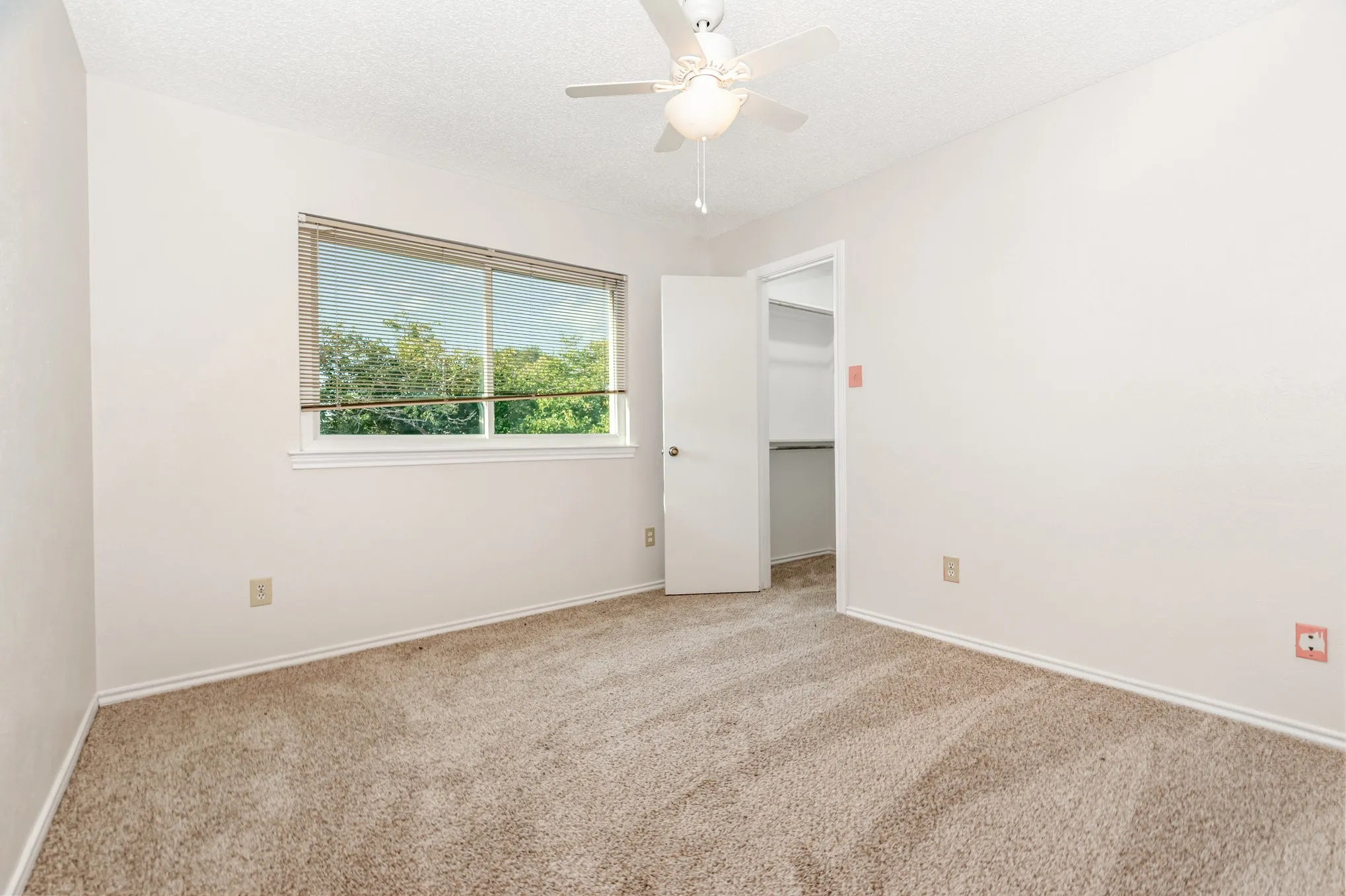 Single Family Residence For Sale in Denton County , 586 Abilene Drive, Lewisville, Texas 75067, 4 Bedroom, 2 Bathroom, 2 Garage spaces, 1,980 Sqft, built in 1980, mls#21393257, Real Estate Agent in Lewisville, Homes For Sale in Denton county, Homes For Sale in Lewisville, Realtor in Lewisville Texas, Real Estate Brokerage Independent Realty Texas, Luminita Cordes Realtor