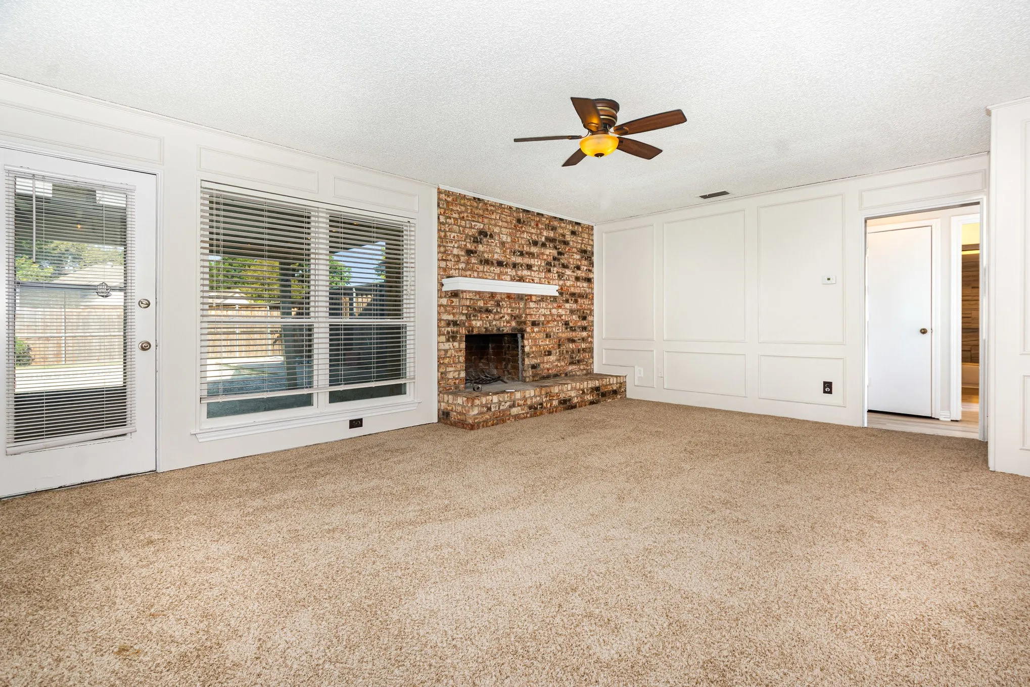 Single Family Residence For Sale in Denton County , 586 Abilene Drive, Lewisville, Texas 75067, 4 Bedroom, 2 Bathroom, 2 Garage spaces, 1,980 Sqft, built in 1980, mls#21393257, Real Estate Agent in Lewisville, Homes For Sale in Denton county, Homes For Sale in Lewisville, Realtor in Lewisville Texas, Real Estate Brokerage Independent Realty Texas, Luminita Cordes Realtor