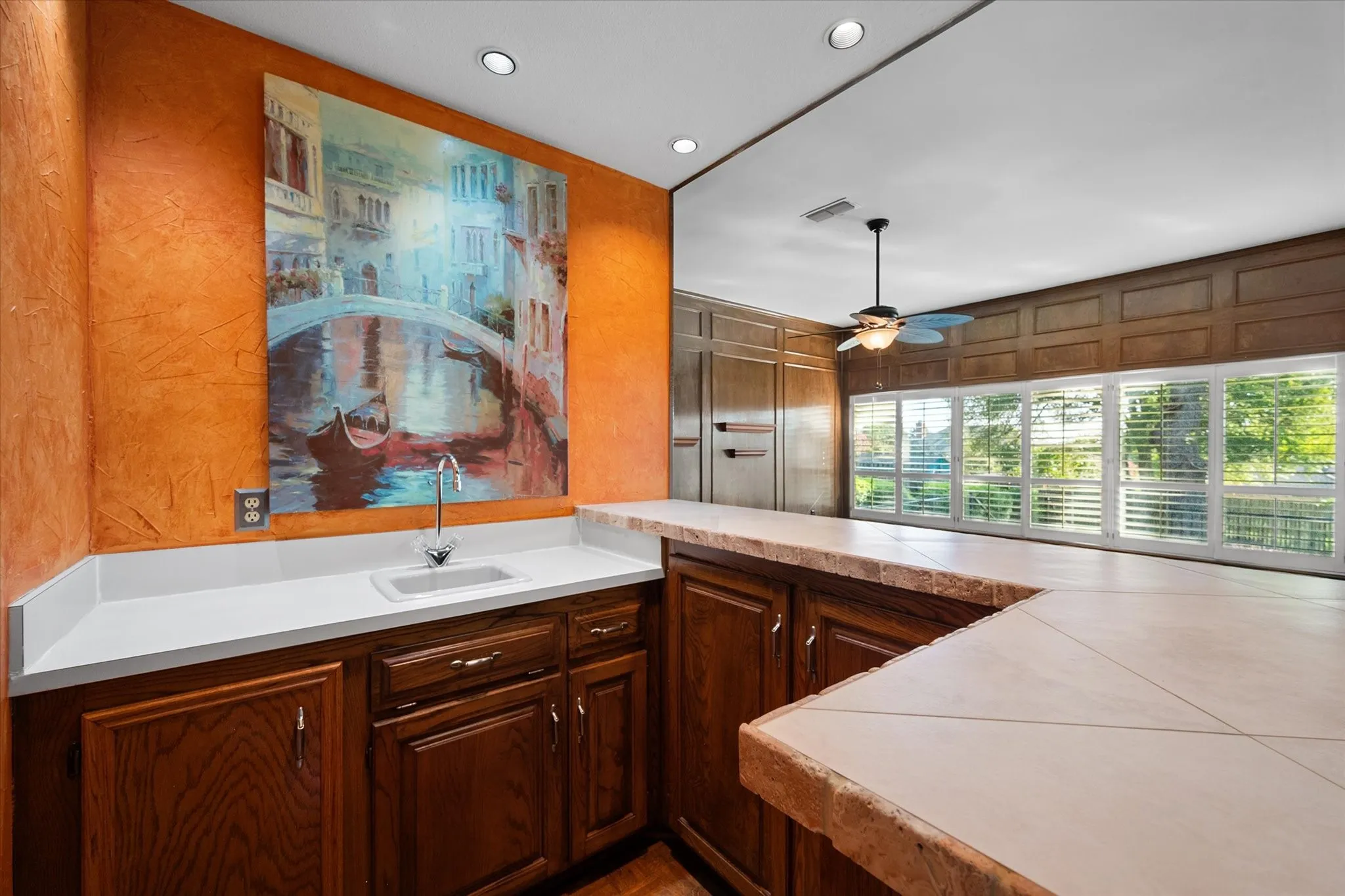 Single Family Residence For Sale in Tarrant County , 2109 Van Hook Court, Arlington, Texas 76013, 4 Bedroom, 4 Bathroom, 2 Garage spaces, 2,828 Sqft, built in 1981, mls#21382762, Real Estate Agent in Arlington, Homes For Sale in Tarrant county, Homes For Sale in Arlington, Realtor in Arlington Texas, Real Estate Brokerage Independent Realty Texas, Luminita Cordes Realtor