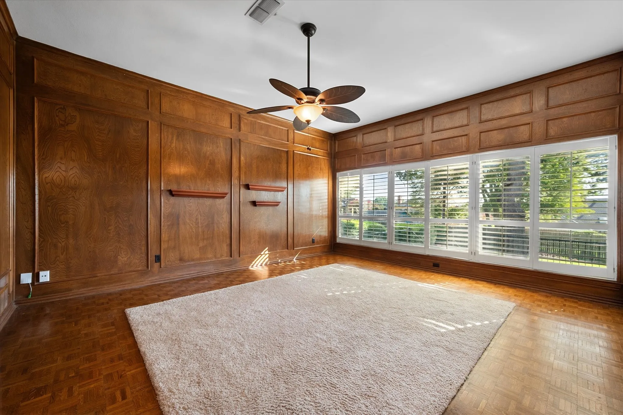 Single Family Residence For Sale in Tarrant County , 2109 Van Hook Court, Arlington, Texas 76013, 4 Bedroom, 4 Bathroom, 2 Garage spaces, 2,828 Sqft, built in 1981, mls#21382762, Real Estate Agent in Arlington, Homes For Sale in Tarrant county, Homes For Sale in Arlington, Realtor in Arlington Texas, Real Estate Brokerage Independent Realty Texas, Luminita Cordes Realtor