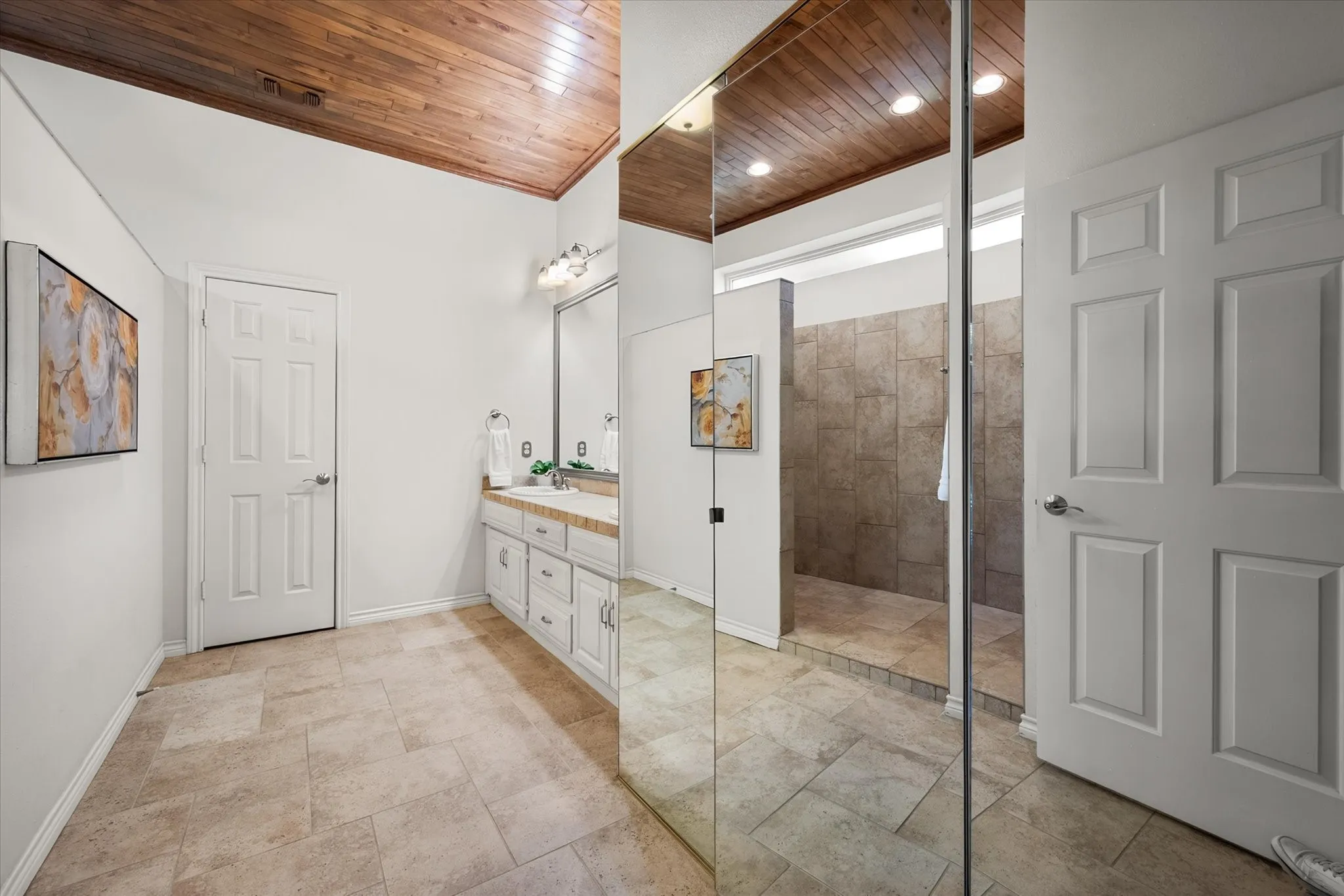 Single Family Residence For Sale in Tarrant County , 2109 Van Hook Court, Arlington, Texas 76013, 4 Bedroom, 4 Bathroom, 2 Garage spaces, 2,828 Sqft, built in 1981, mls#21382762, Real Estate Agent in Arlington, Homes For Sale in Tarrant county, Homes For Sale in Arlington, Realtor in Arlington Texas, Real Estate Brokerage Independent Realty Texas, Luminita Cordes Realtor