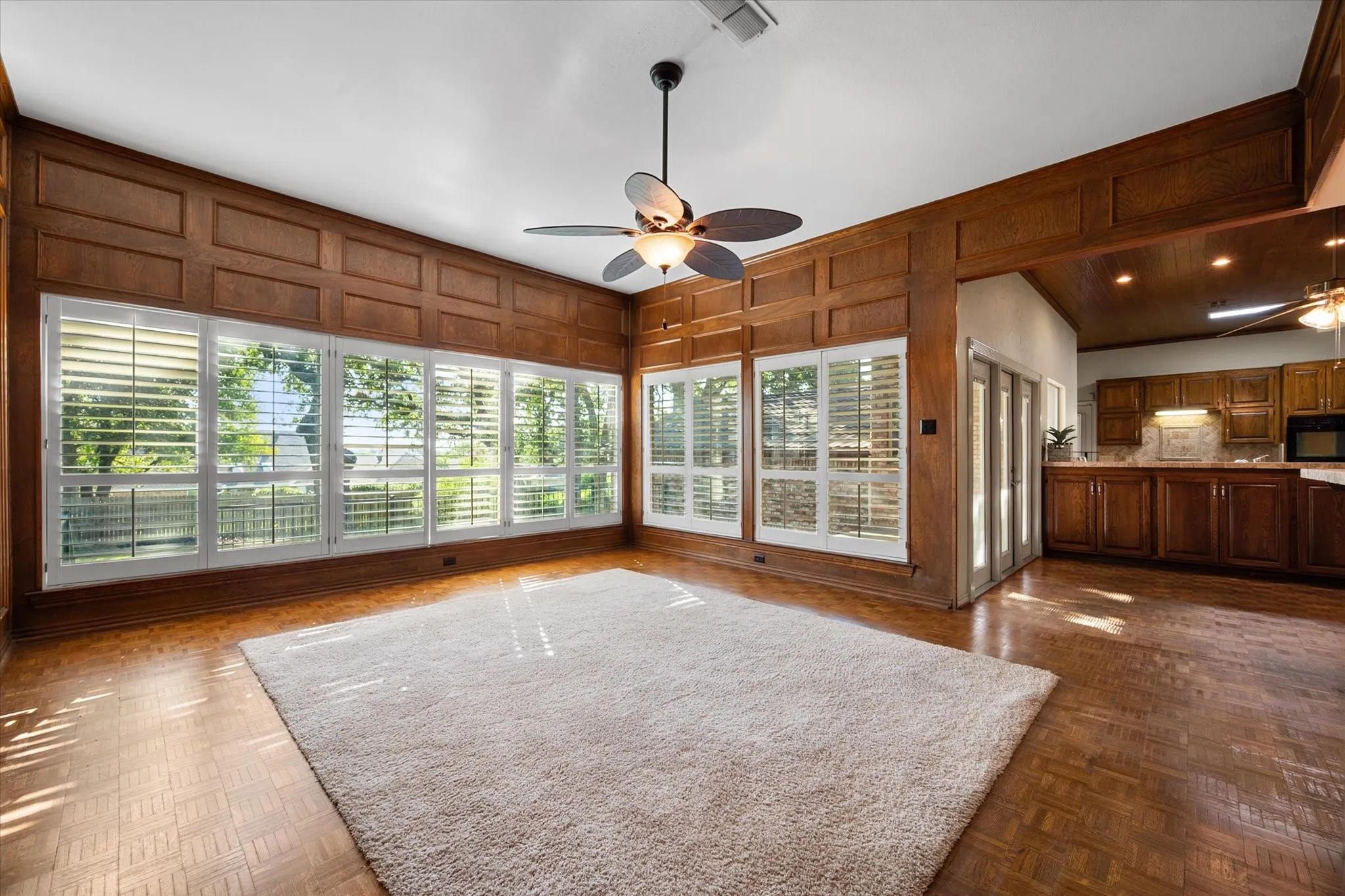 Single Family Residence For Sale in Tarrant County , 2109 Van Hook Court, Arlington, Texas 76013, 4 Bedroom, 4 Bathroom, 2 Garage spaces, 2,828 Sqft, built in 1981, mls#21382762, Real Estate Agent in Arlington, Homes For Sale in Tarrant county, Homes For Sale in Arlington, Realtor in Arlington Texas, Real Estate Brokerage Independent Realty Texas, Luminita Cordes Realtor