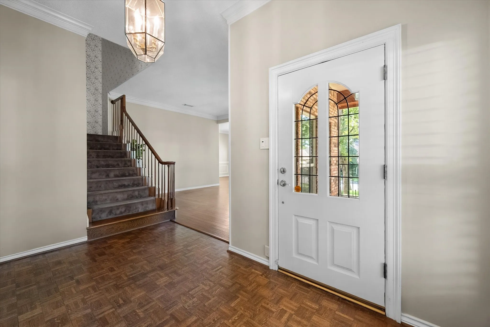 Single Family Residence For Sale in Tarrant County , 2109 Van Hook Court, Arlington, Texas 76013, 4 Bedroom, 4 Bathroom, 2 Garage spaces, 2,828 Sqft, built in 1981, mls#21382762, Real Estate Agent in Arlington, Homes For Sale in Tarrant county, Homes For Sale in Arlington, Realtor in Arlington Texas, Real Estate Brokerage Independent Realty Texas, Luminita Cordes Realtor