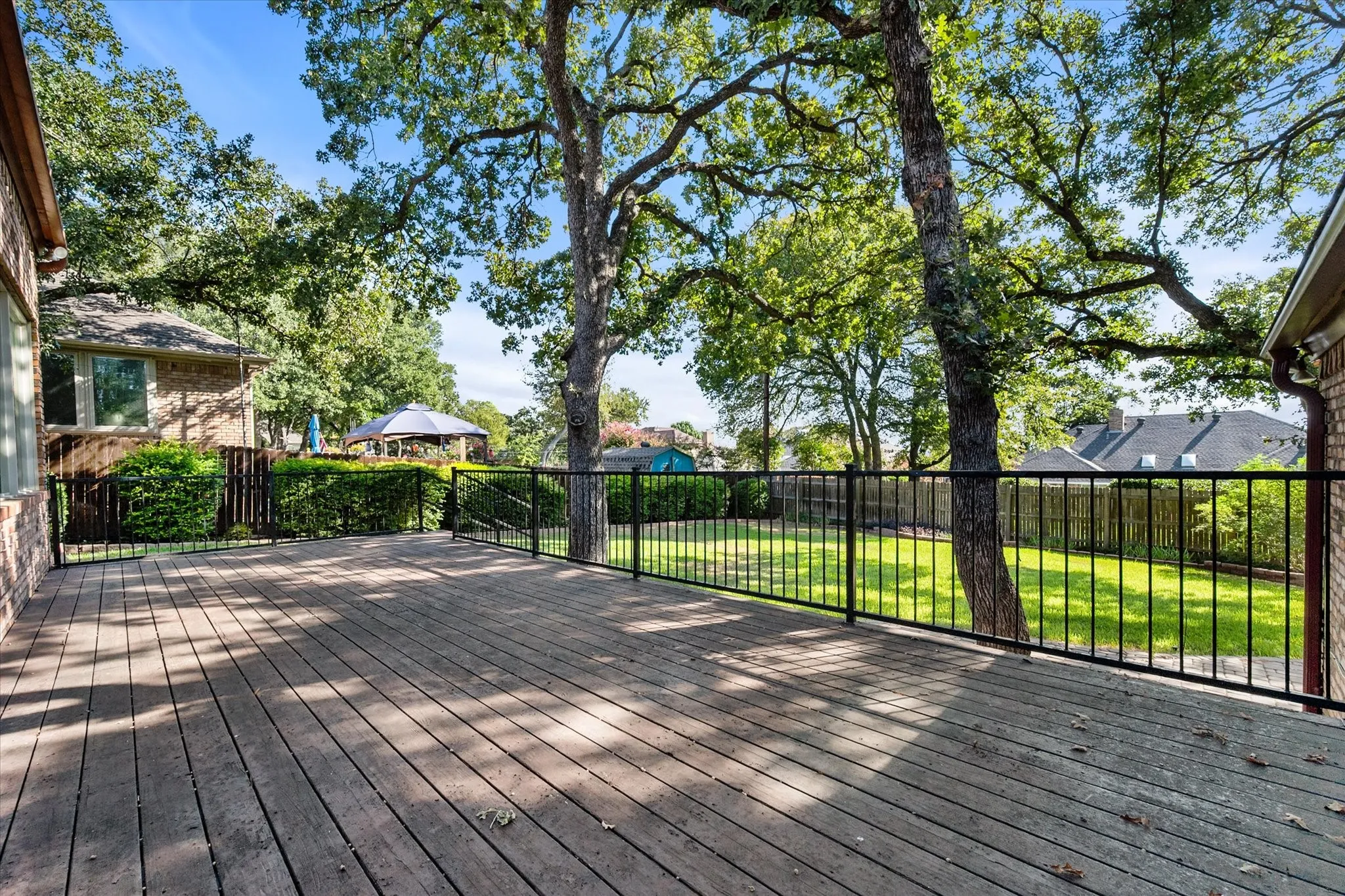 Single Family Residence For Sale in Tarrant County , 2109 Van Hook Court, Arlington, Texas 76013, 4 Bedroom, 4 Bathroom, 2 Garage spaces, 2,828 Sqft, built in 1981, mls#21382762, Real Estate Agent in Arlington, Homes For Sale in Tarrant county, Homes For Sale in Arlington, Realtor in Arlington Texas, Real Estate Brokerage Independent Realty Texas, Luminita Cordes Realtor