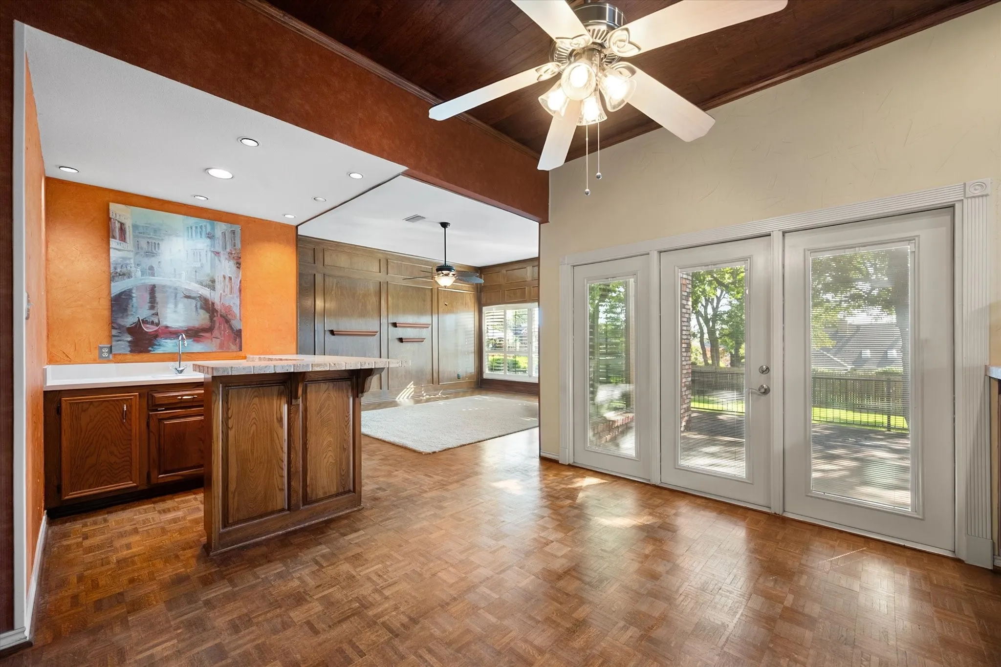 Single Family Residence For Sale in Tarrant County , 2109 Van Hook Court, Arlington, Texas 76013, 4 Bedroom, 4 Bathroom, 2 Garage spaces, 2,828 Sqft, built in 1981, mls#21382762, Real Estate Agent in Arlington, Homes For Sale in Tarrant county, Homes For Sale in Arlington, Realtor in Arlington Texas, Real Estate Brokerage Independent Realty Texas, Luminita Cordes Realtor