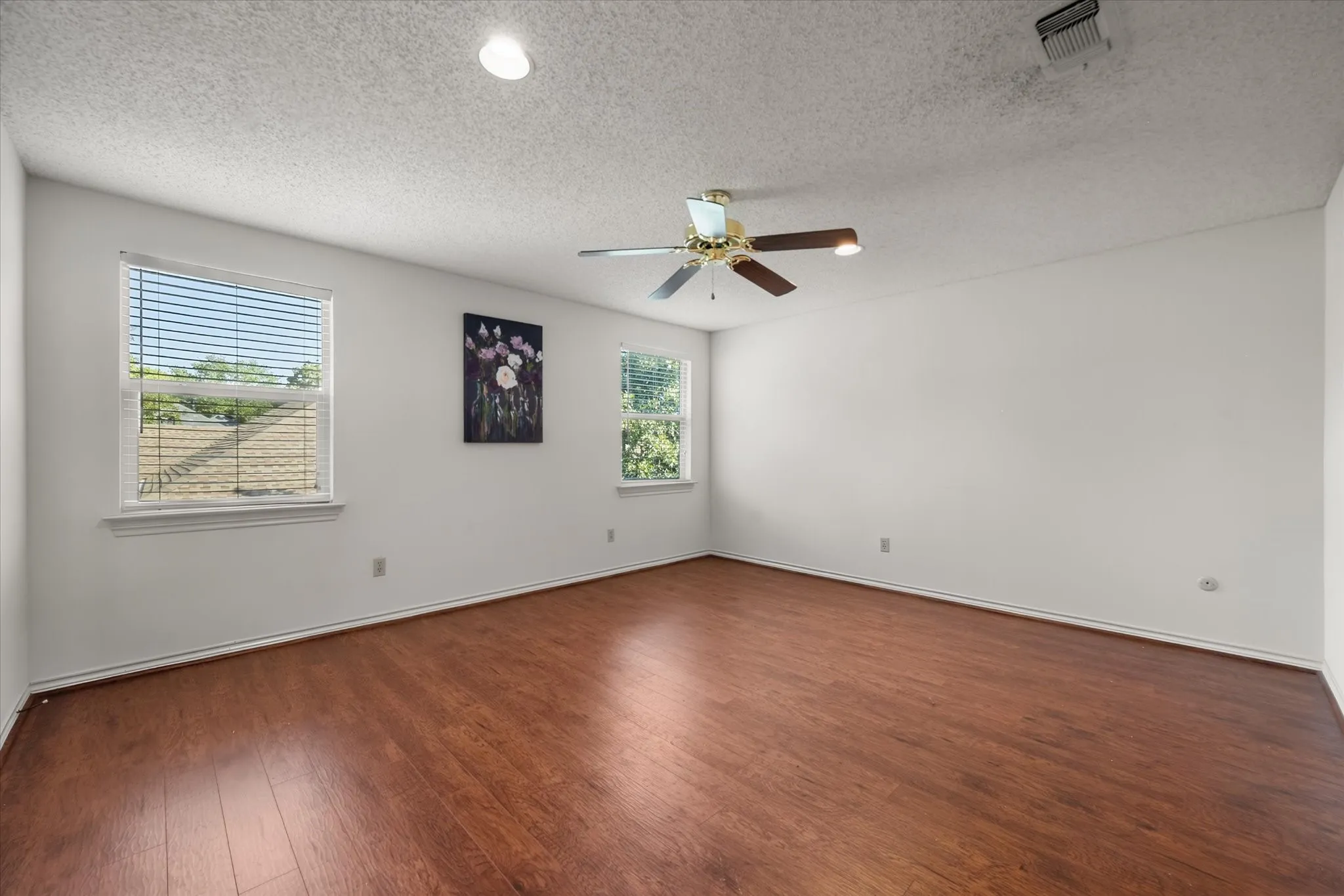 Single Family Residence For Sale in Tarrant County , 2109 Van Hook Court, Arlington, Texas 76013, 4 Bedroom, 4 Bathroom, 2 Garage spaces, 2,828 Sqft, built in 1981, mls#21382762, Real Estate Agent in Arlington, Homes For Sale in Tarrant county, Homes For Sale in Arlington, Realtor in Arlington Texas, Real Estate Brokerage Independent Realty Texas, Luminita Cordes Realtor