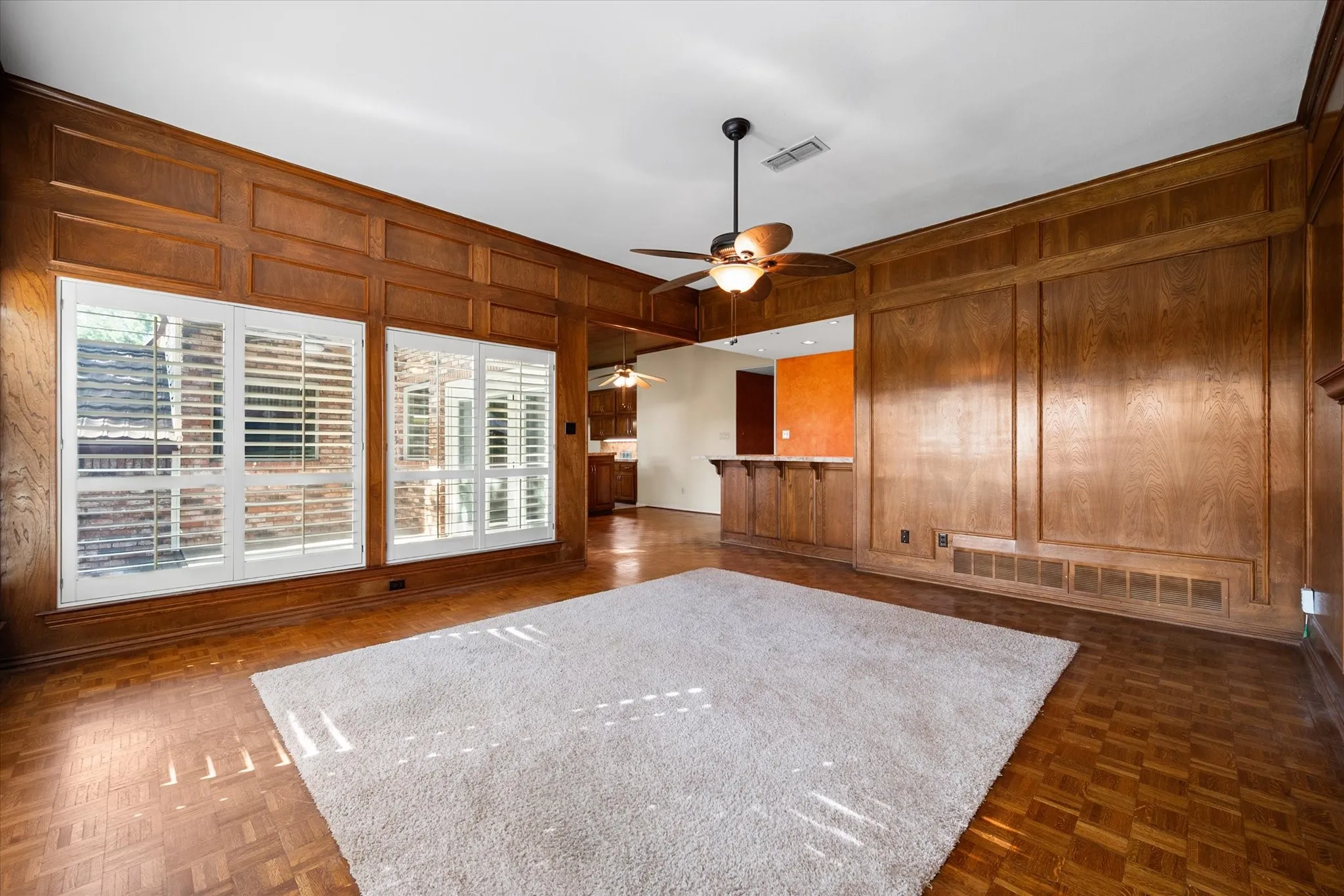 Single Family Residence For Sale in Tarrant County , 2109 Van Hook Court, Arlington, Texas 76013, 4 Bedroom, 4 Bathroom, 2 Garage spaces, 2,828 Sqft, built in 1981, mls#21382762, Real Estate Agent in Arlington, Homes For Sale in Tarrant county, Homes For Sale in Arlington, Realtor in Arlington Texas, Real Estate Brokerage Independent Realty Texas, Luminita Cordes Realtor