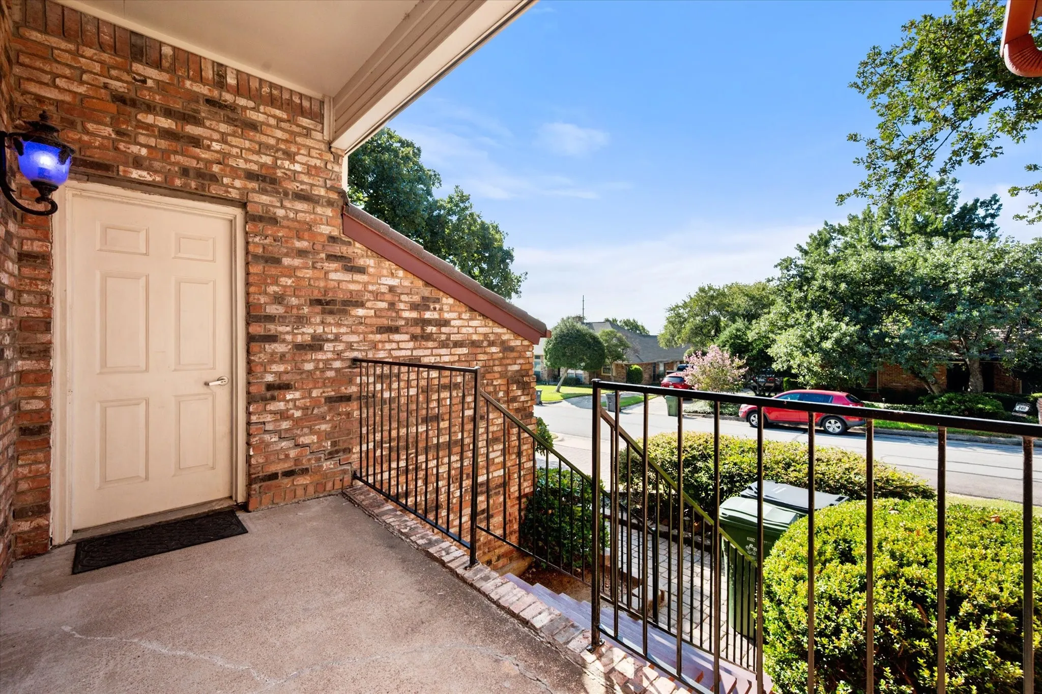 Single Family Residence For Sale in Tarrant County , 2109 Van Hook Court, Arlington, Texas 76013, 4 Bedroom, 4 Bathroom, 2 Garage spaces, 2,828 Sqft, built in 1981, mls#21382762, Real Estate Agent in Arlington, Homes For Sale in Tarrant county, Homes For Sale in Arlington, Realtor in Arlington Texas, Real Estate Brokerage Independent Realty Texas, Luminita Cordes Realtor