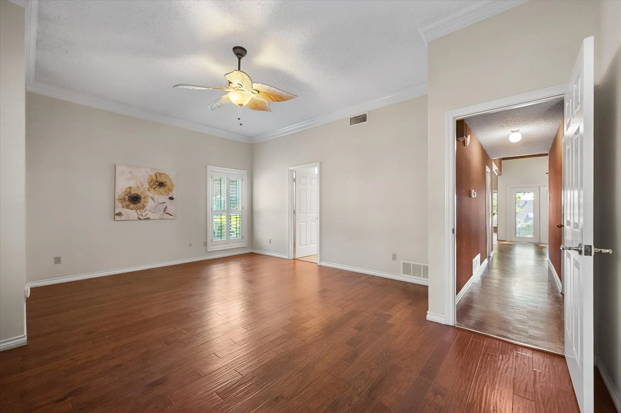 Single Family Residence For Sale in Tarrant County , 2109 Van Hook Court, Arlington, Texas 76013, 4 Bedroom, 4 Bathroom, 2 Garage spaces, 2,828 Sqft, built in 1981, mls#21382762, Real Estate Agent in Arlington, Homes For Sale in Tarrant county, Homes For Sale in Arlington, Realtor in Arlington Texas, Real Estate Brokerage Independent Realty Texas, Luminita Cordes Realtor