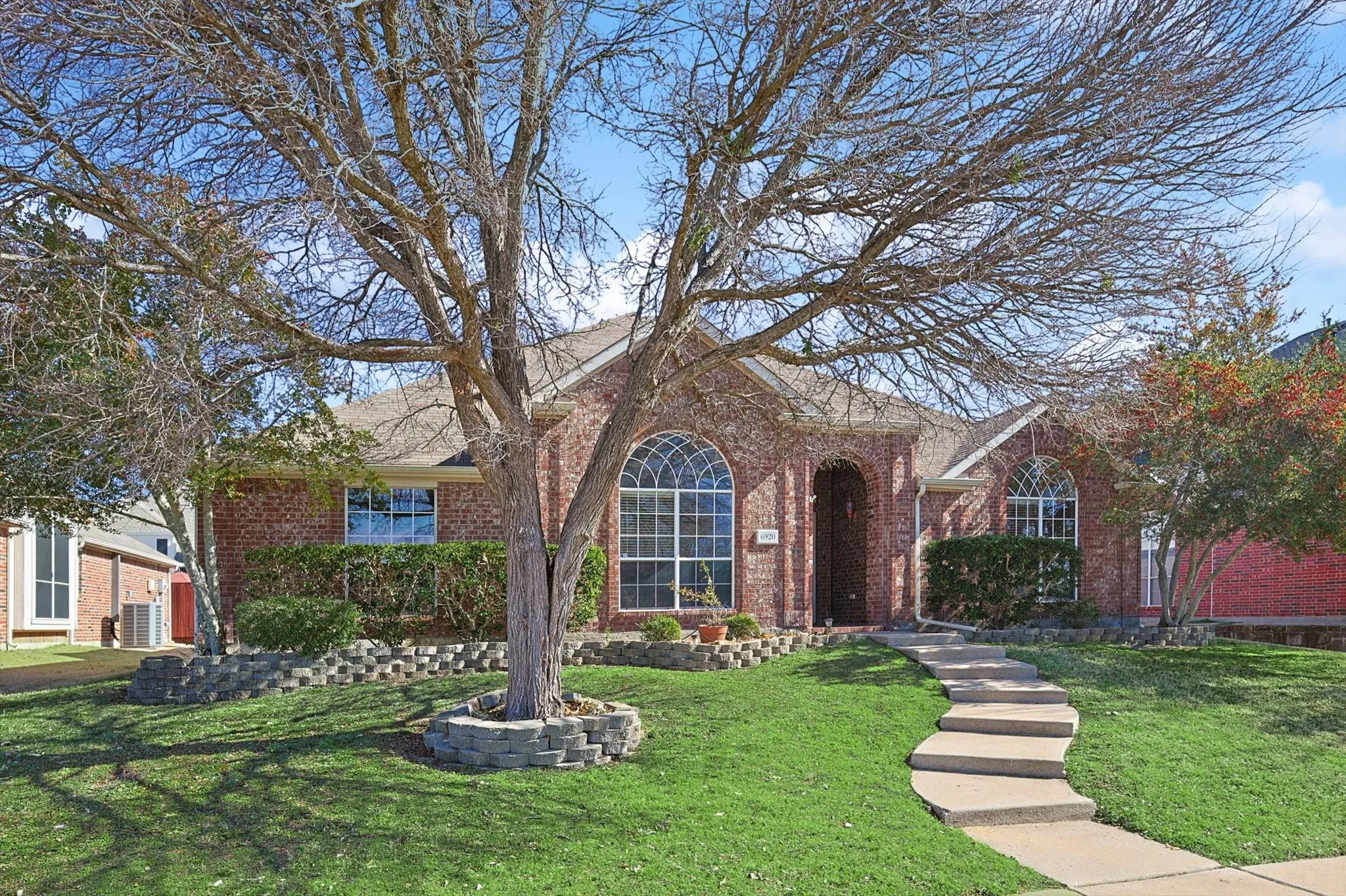 Single Family Residence For Rent in Collin County , 6920 Emerald Coast Drive, Plano, Texas 75074, 4 Bedroom, 3 Bathroom, 2 Garage spaces, 2,564 Sqft, built in 2001, mls#21392001, Real Estate Agent in Plano, Homes For Rent in Collin county, Homes For Rent in Plano, Realtor in Plano Texas, Real Estate Brokerage Independent Realty Texas, Luminita Cordes Realtor